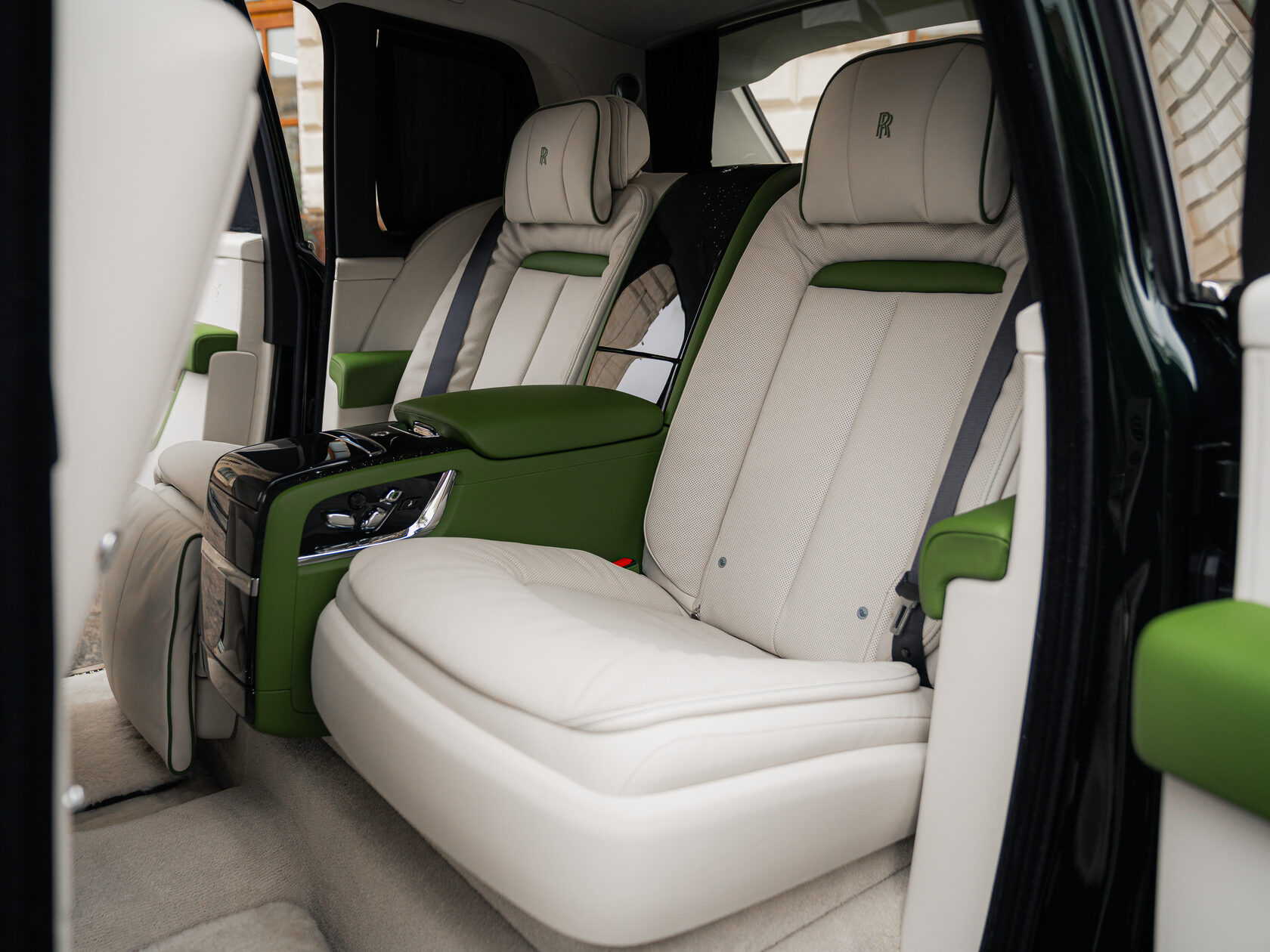 Rolls-Royce II Dark Emerald  <br>Dark Emerald 