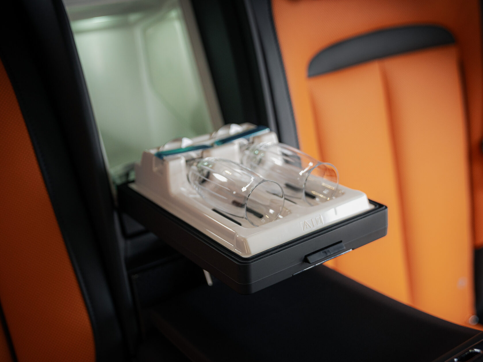 Rolls-Royce Cullinan Black Badge II  <br>Черный 