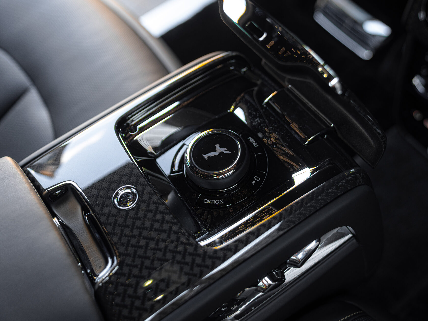 Rolls-Royce Cullinan Black Badge II  <br>Трюфель