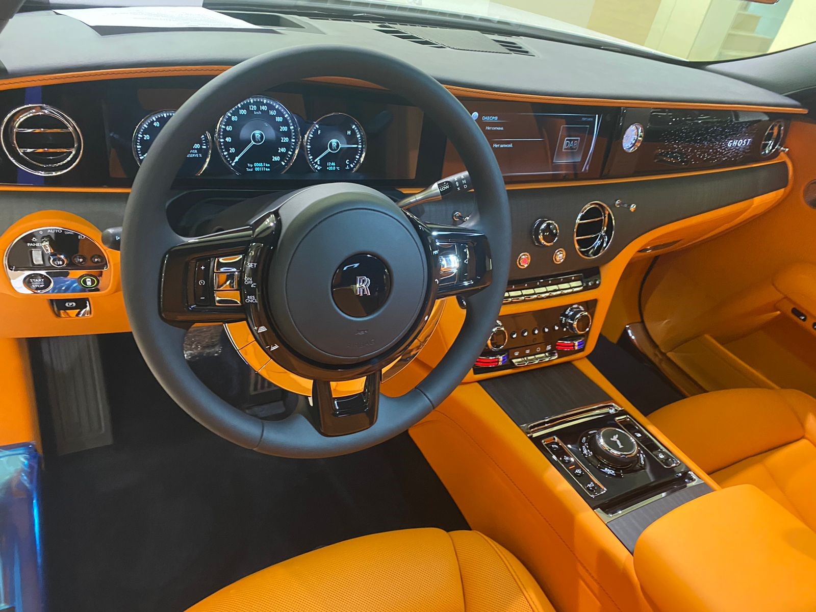 Rolls-Royce Ghost   <br>Mandarin / Black 