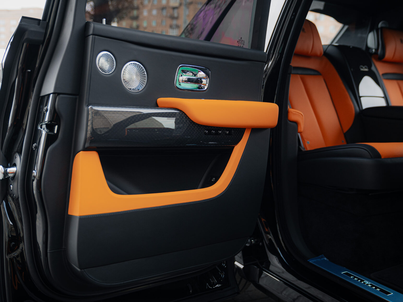 Rolls-Royce Cullinan Black Badge II  <br>Черный 