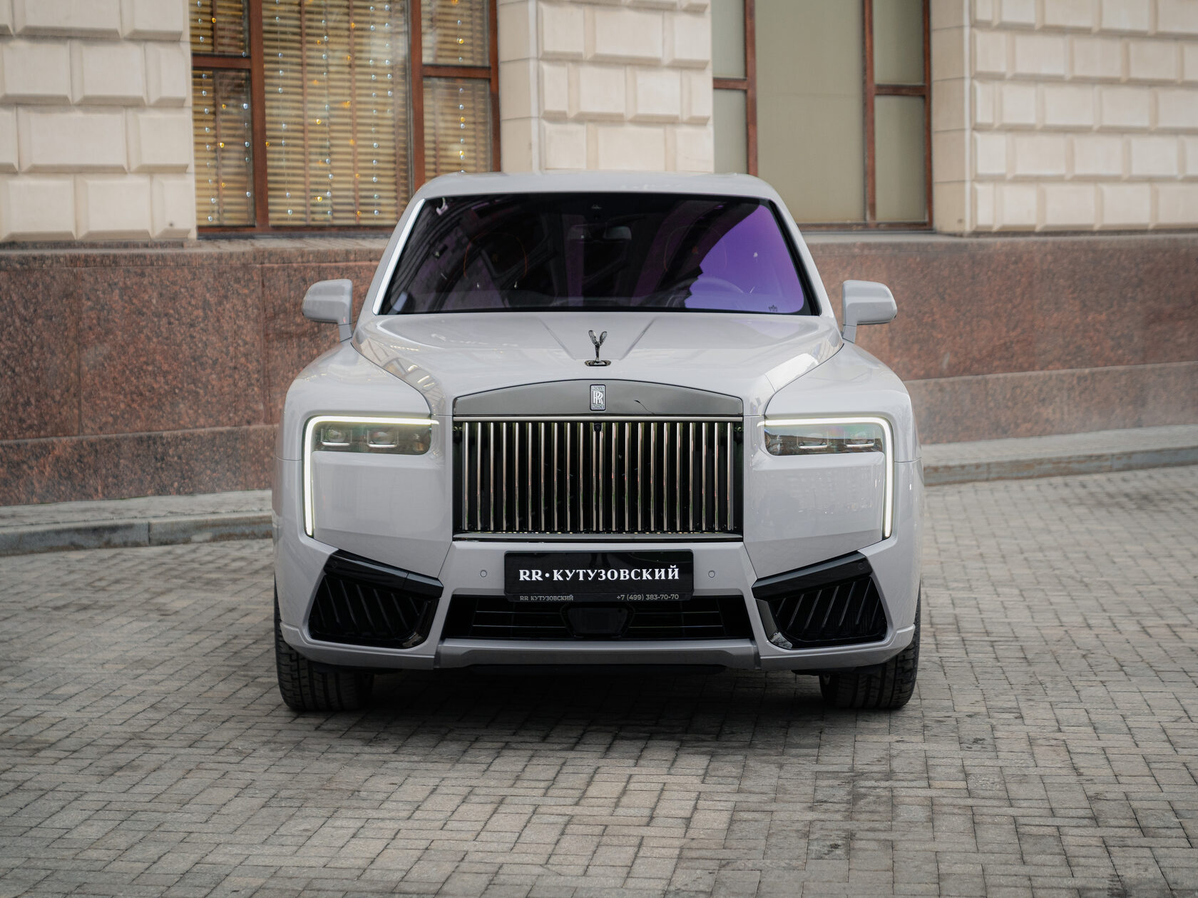 Rolls-Royce Cullinan Black Badge II  <br>Серый 