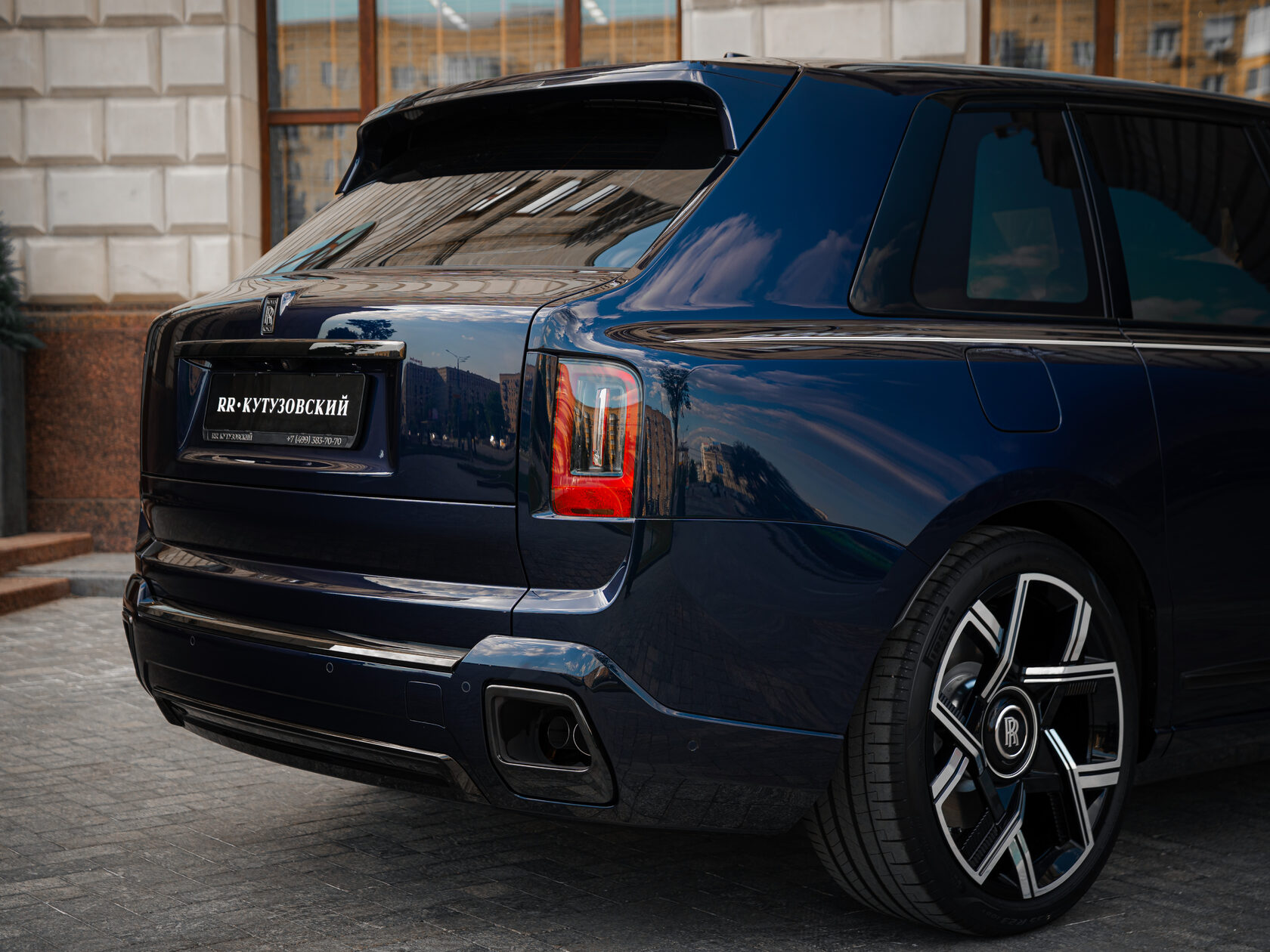 Rolls-Royce Cullinan Black Badge II  <br>Синий металлик 