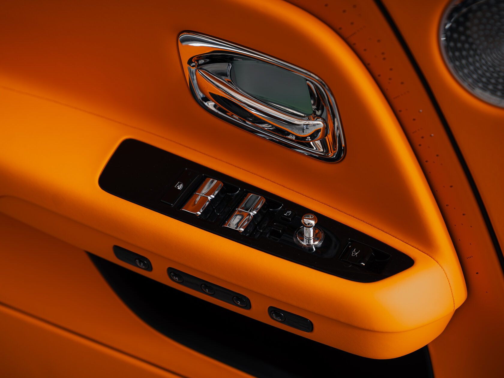 Rolls-Royce Spectre 2024 год <br>Diamond Black / Черный бриллиант