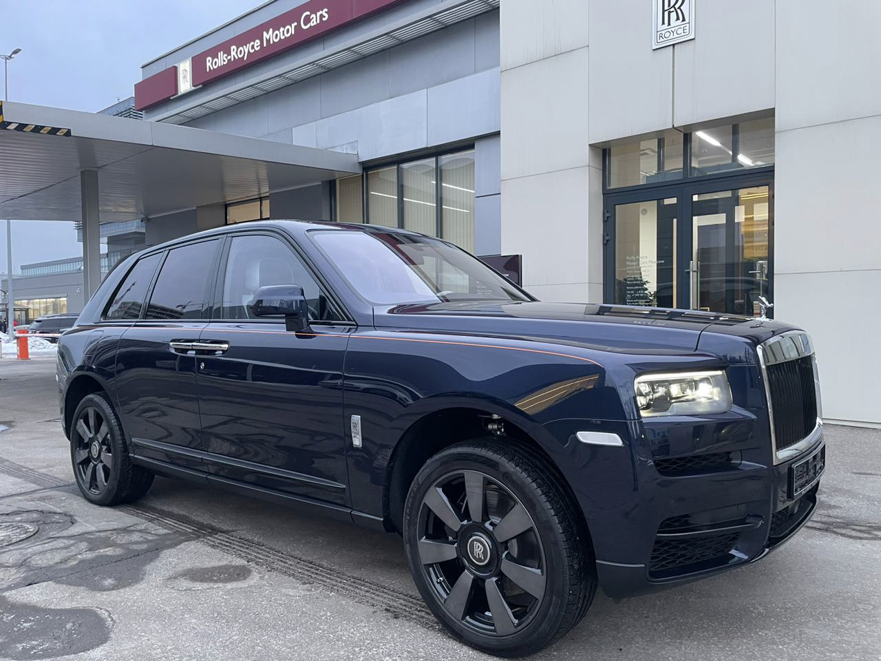 Rolls-Royce Cullinan  <br>Midnight Sapphire - Темно-Синий Металлик