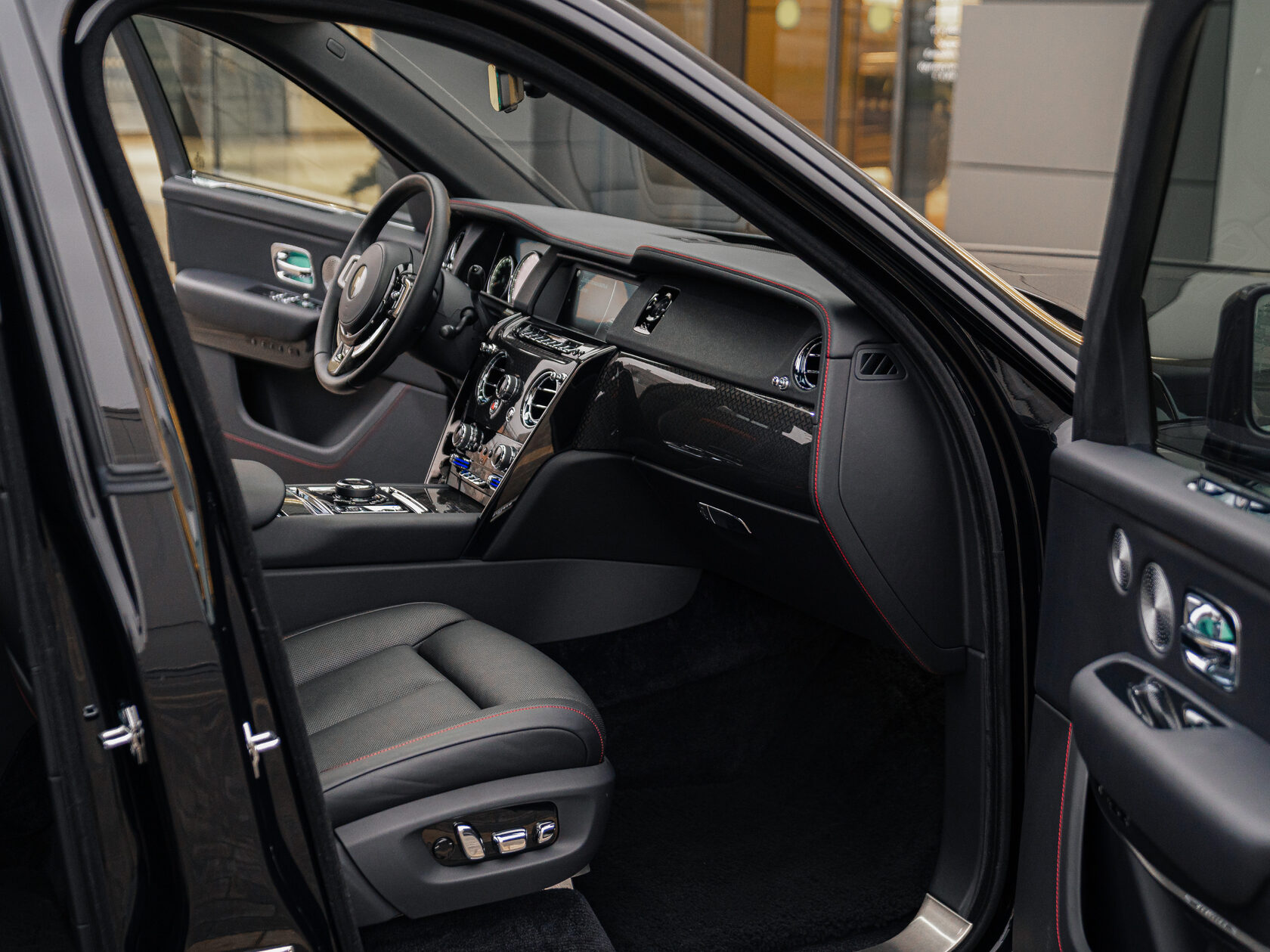 Rolls-Royce Cullinan Black Badge I 2025 год <br>Black Diamond 