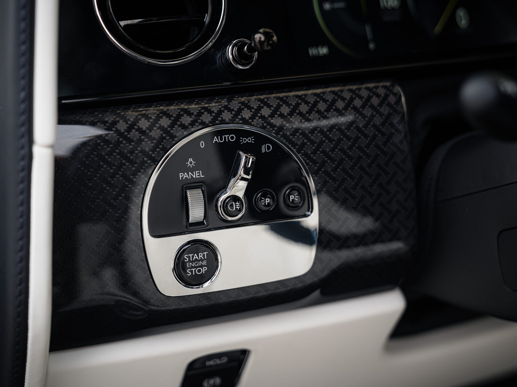 Rolls-Royce Cullinan Black Badge II  <br>Черный 