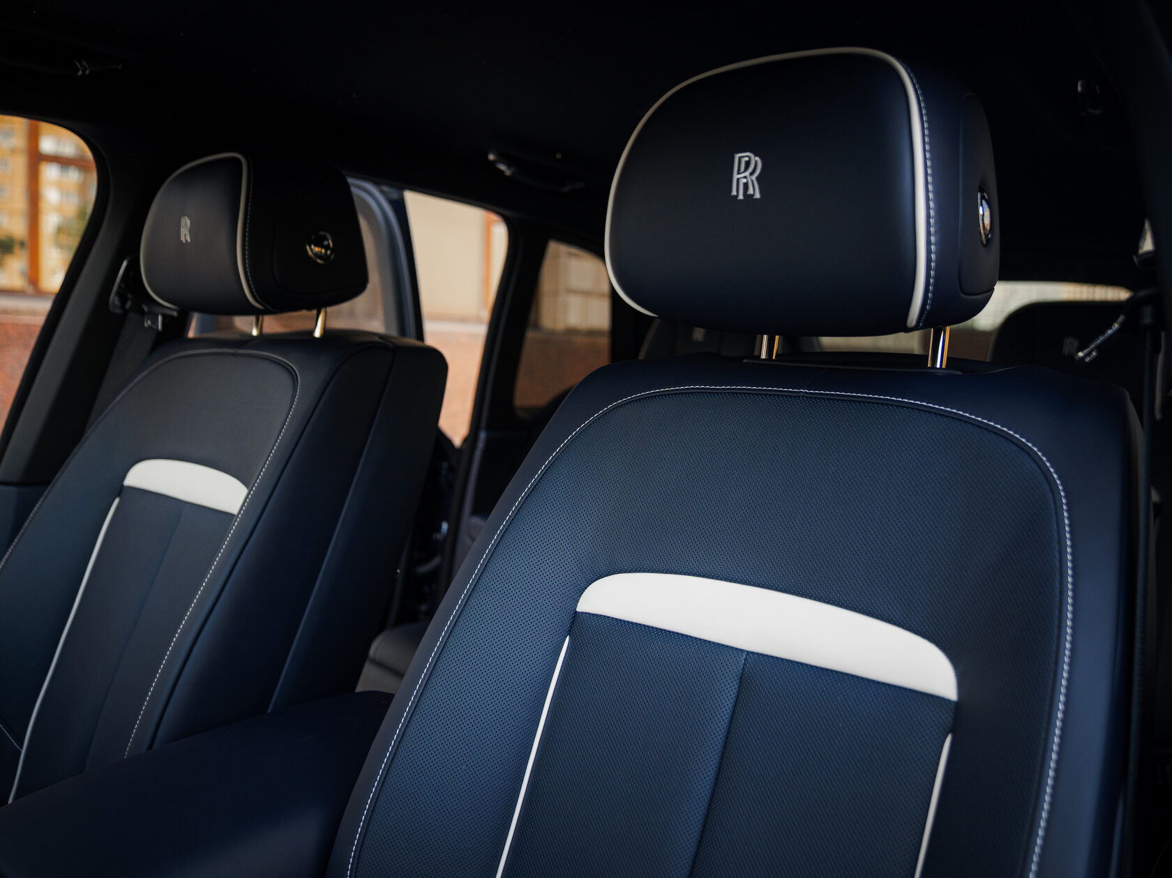 Rolls-Royce Cullinan Black Badge II  <br>Синий металлик 