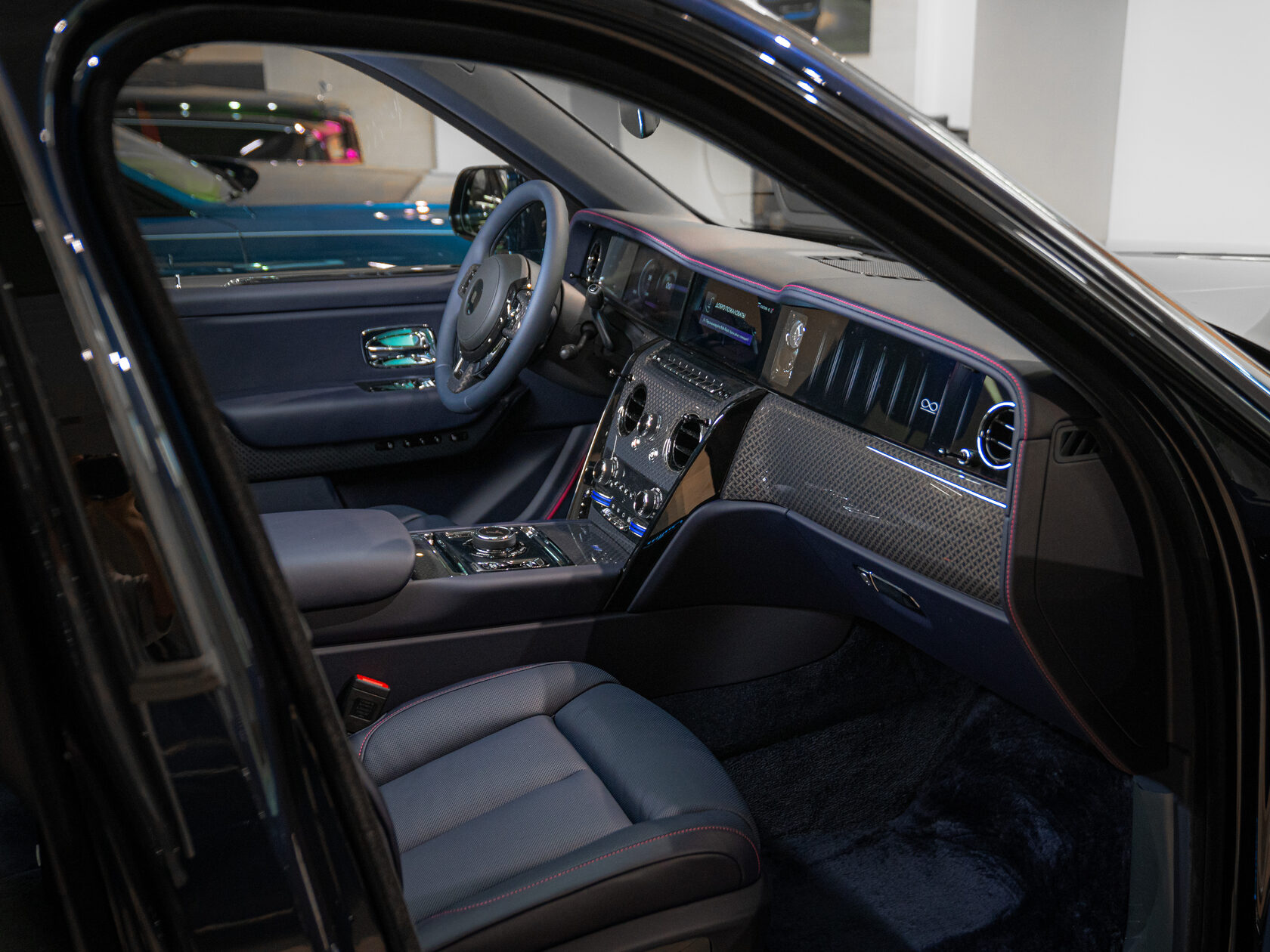 Rolls-Royce Cullinan Black Badge II  <br>Midnight Sapphire