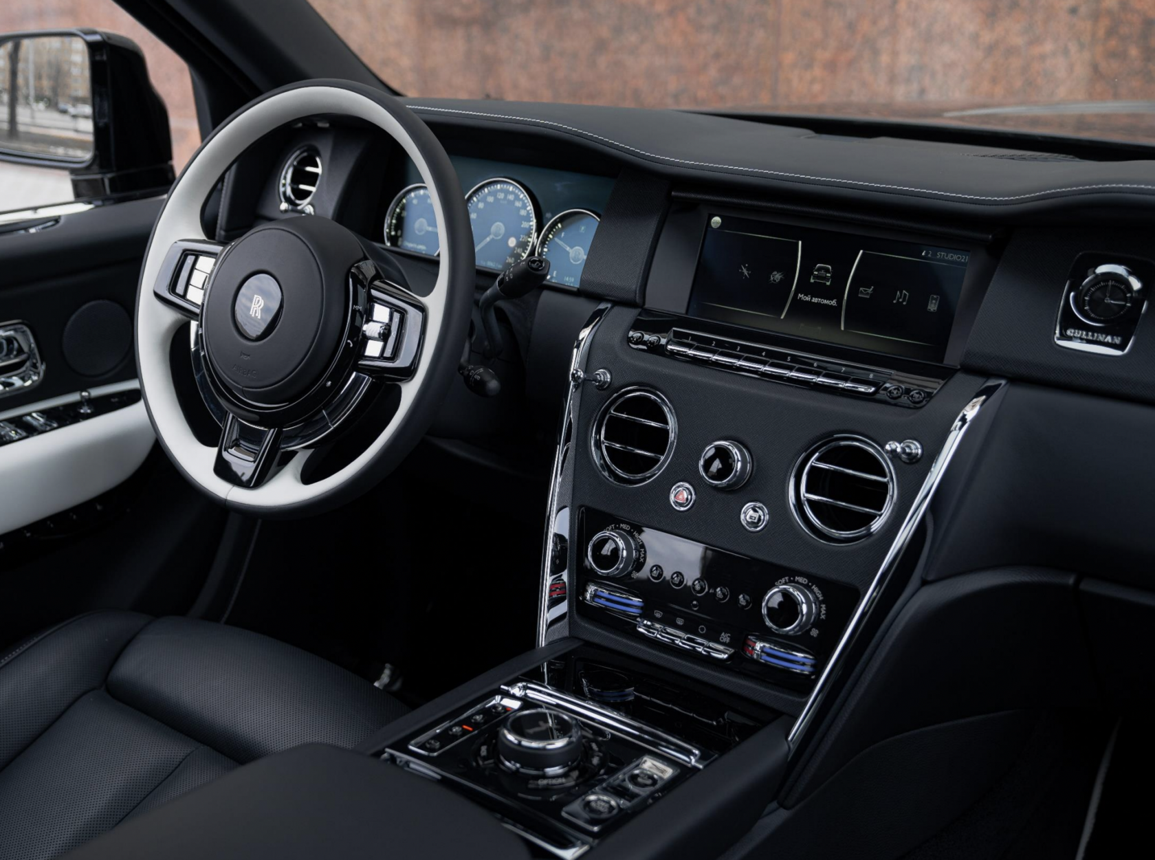 Rolls-Royce Cullinan  <br>Midnight Sapphire