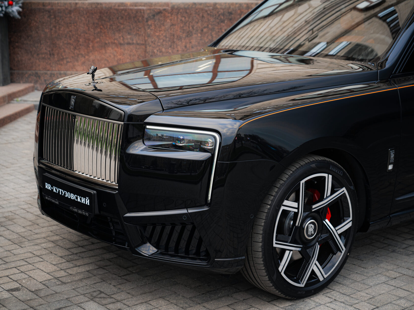 Rolls-Royce Cullinan Black Badge II  <br>Черный 