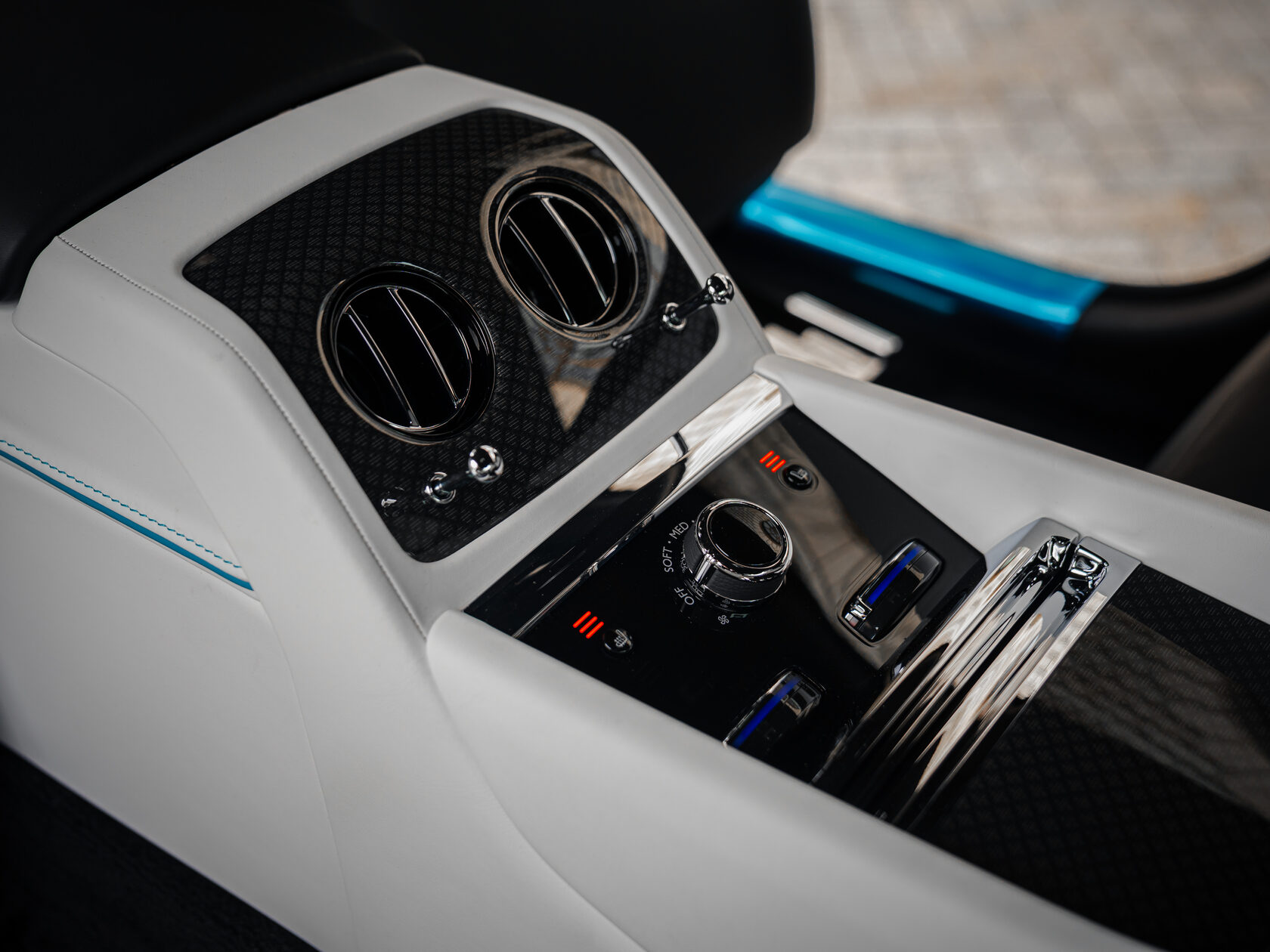 Rolls-Royce Black Badge Spectre  <br>Не указано