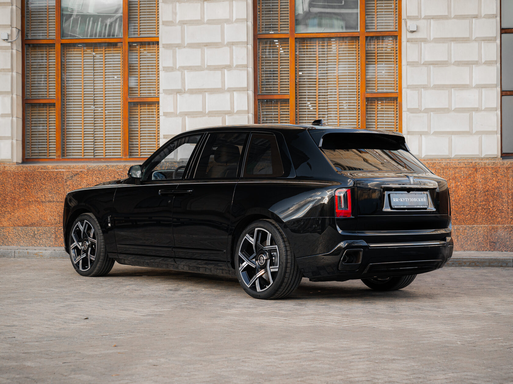Rolls-Royce Cullinan Black Badge II 2025 год <br>Черный 
