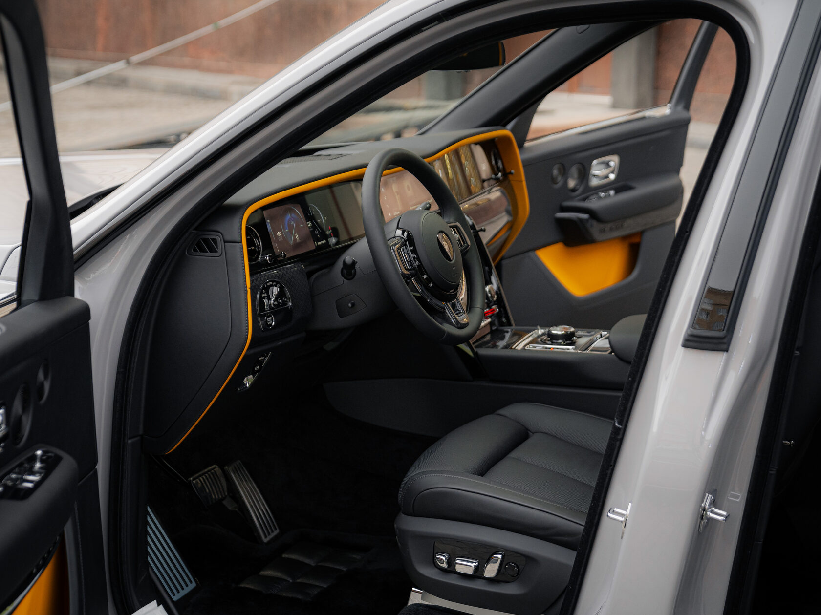 Rolls-Royce Cullinan Black Badge II  <br>Серый 