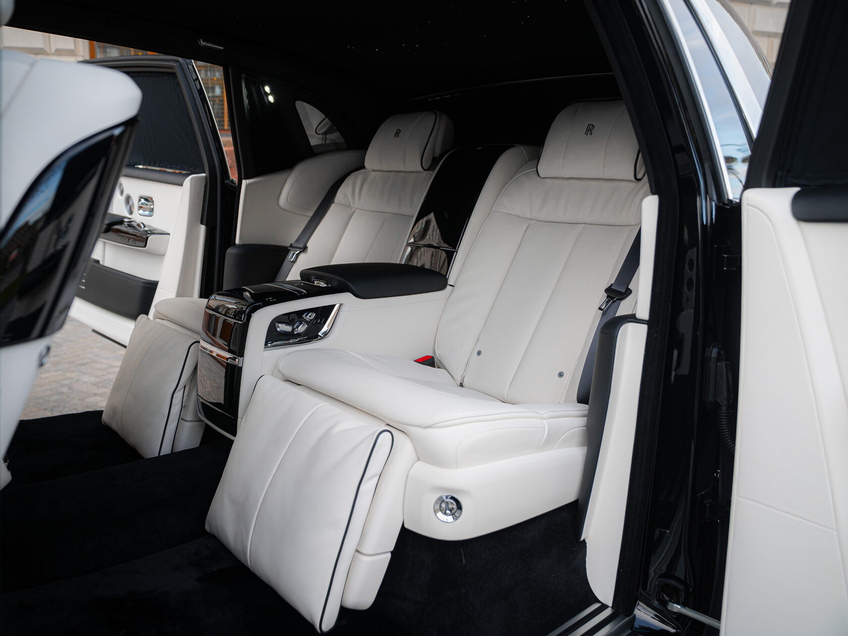 Rolls-Royce Phantom Extended  <br>Black Diamond 