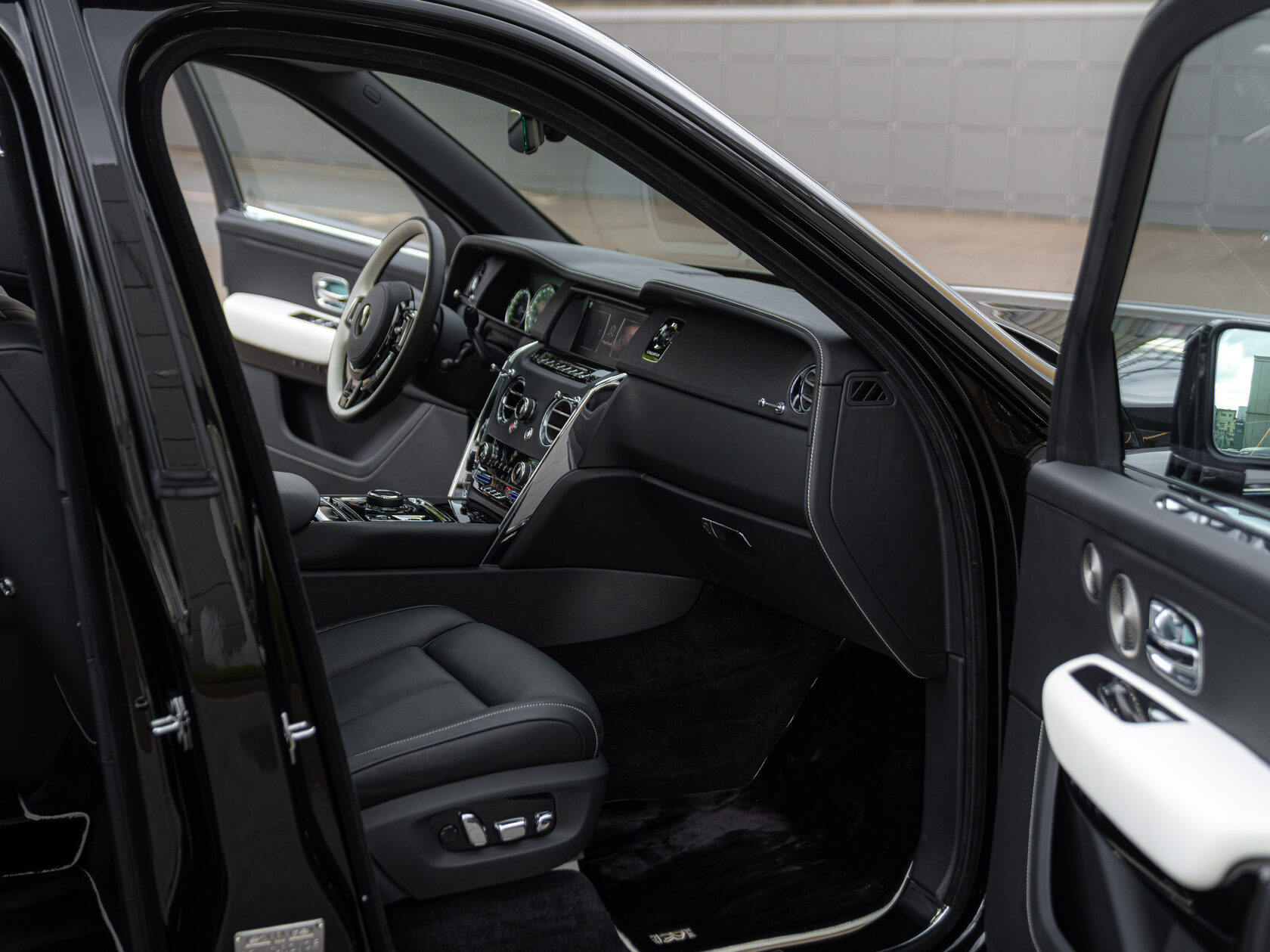 Rolls-Royce Cullinan 2019 год <br>Black Diamond