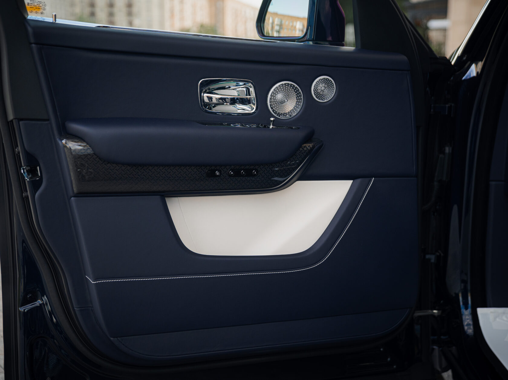 Rolls-Royce Cullinan Black Badge II  <br>Синий металлик 