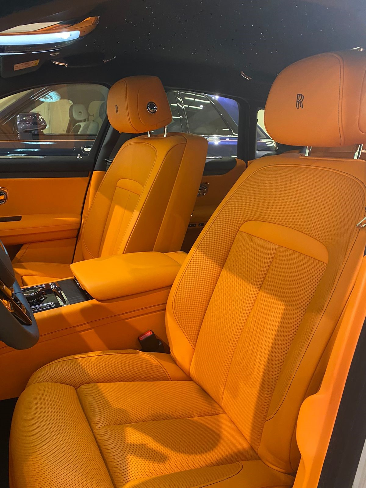 Rolls-Royce Ghost   <br>Mandarin / Black 