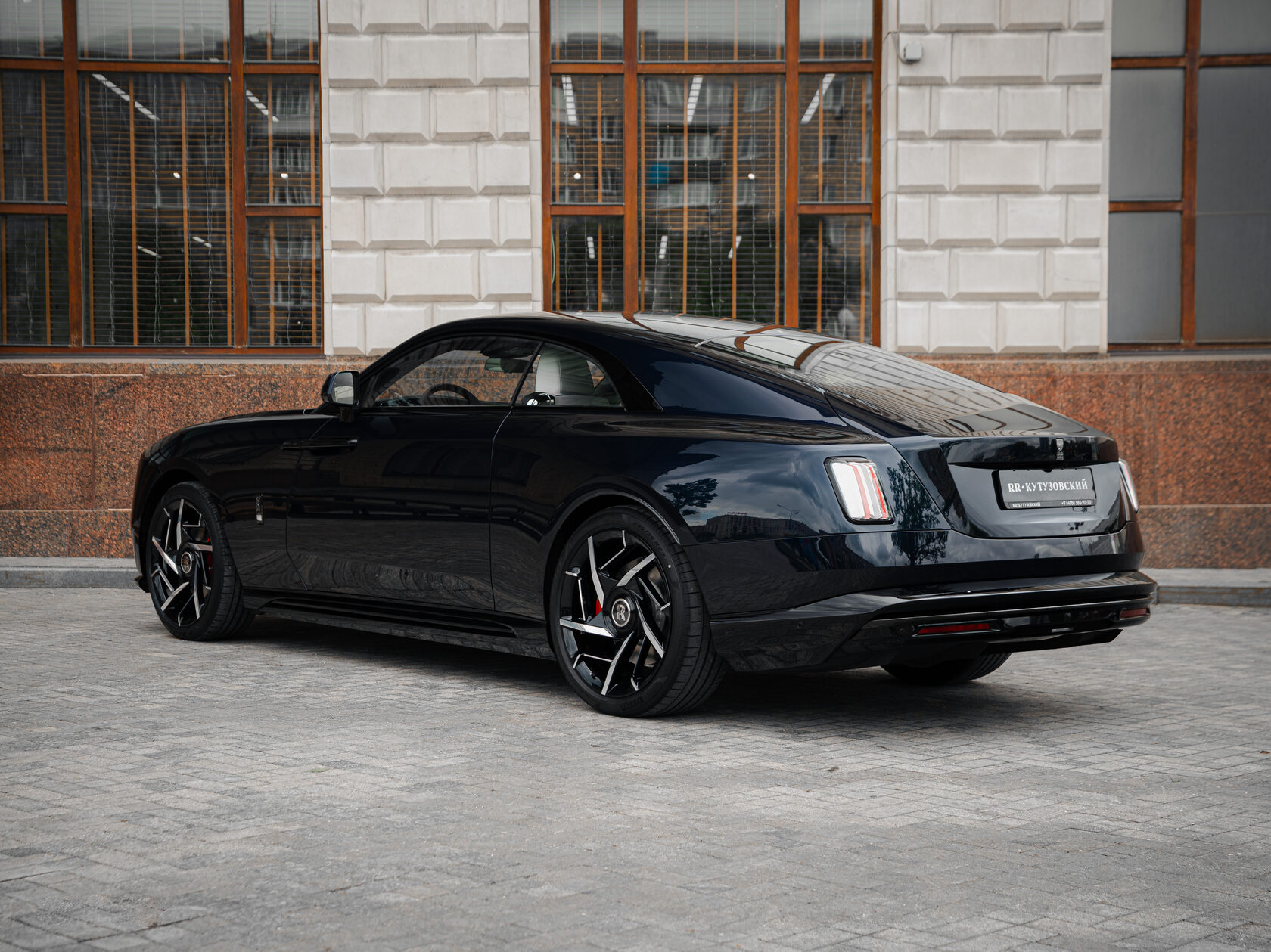 Rolls-Royce Black Badge Spectre  <br>Не указано