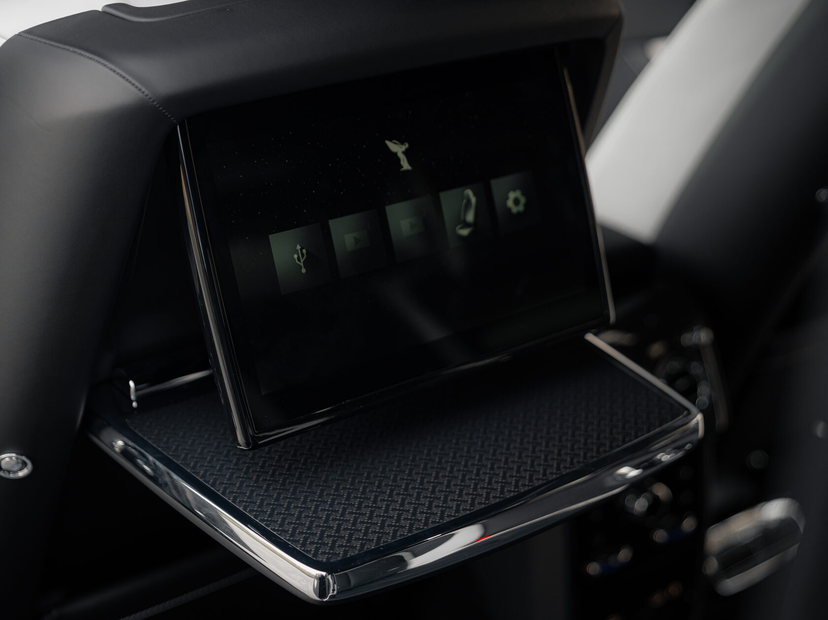Rolls-Royce Cullinan Black Badge II  <br>Черный 