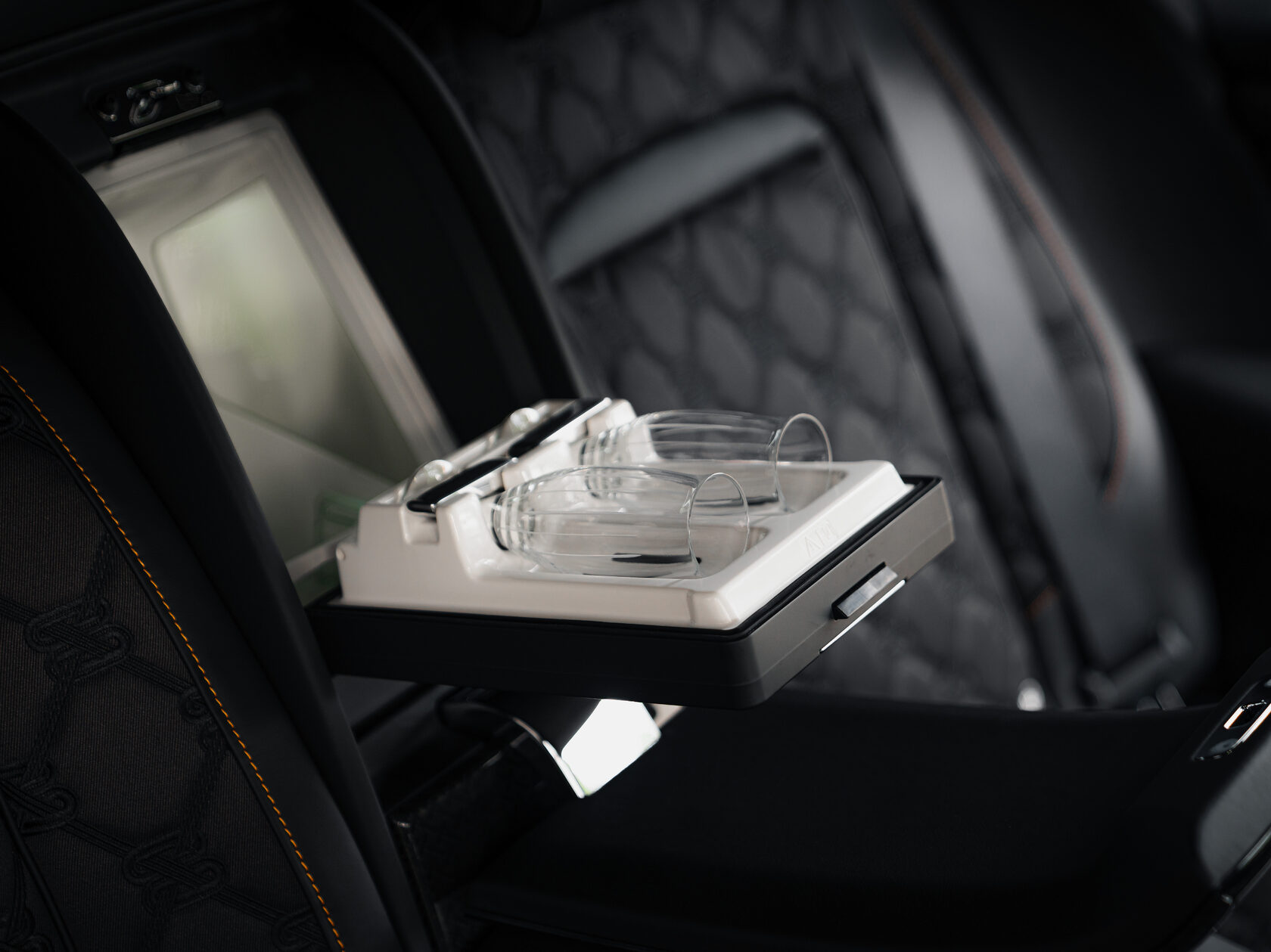 Rolls-Royce Cullinan Black Badge II  <br>Черный 