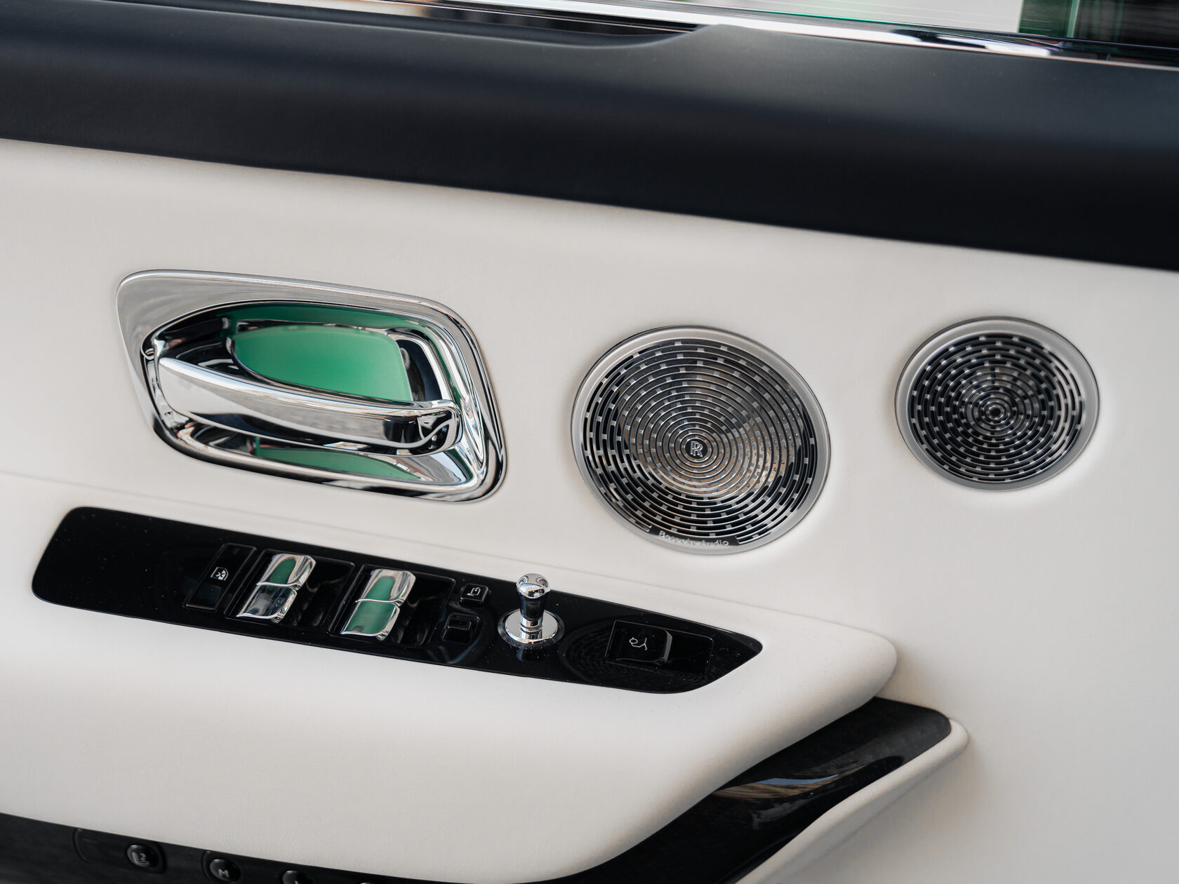 Rolls-Royce Cullinan Black Badge II 2025 год <br>Черный 