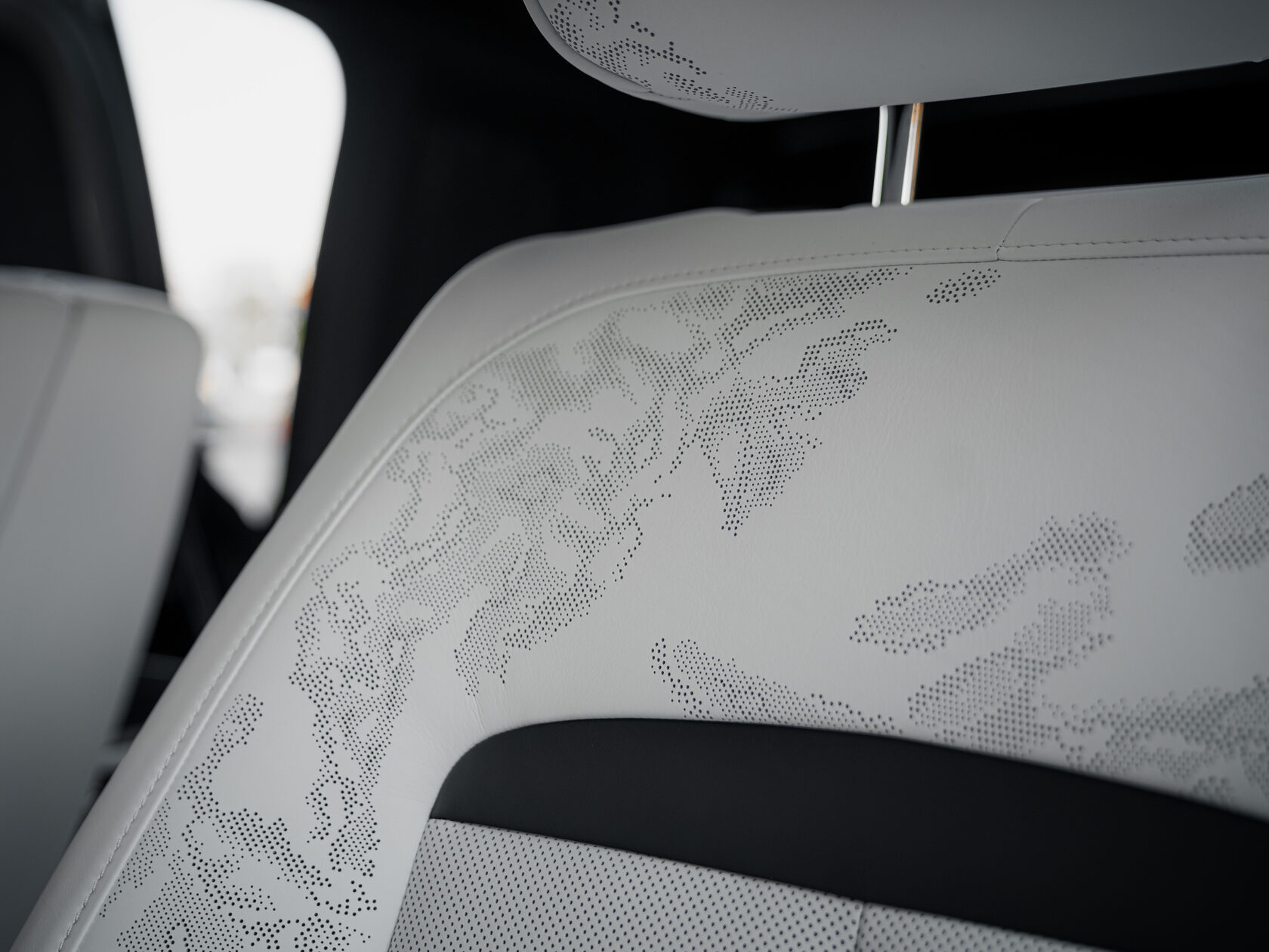 Rolls-Royce Cullinan Black Badge II  <br>Черный 
