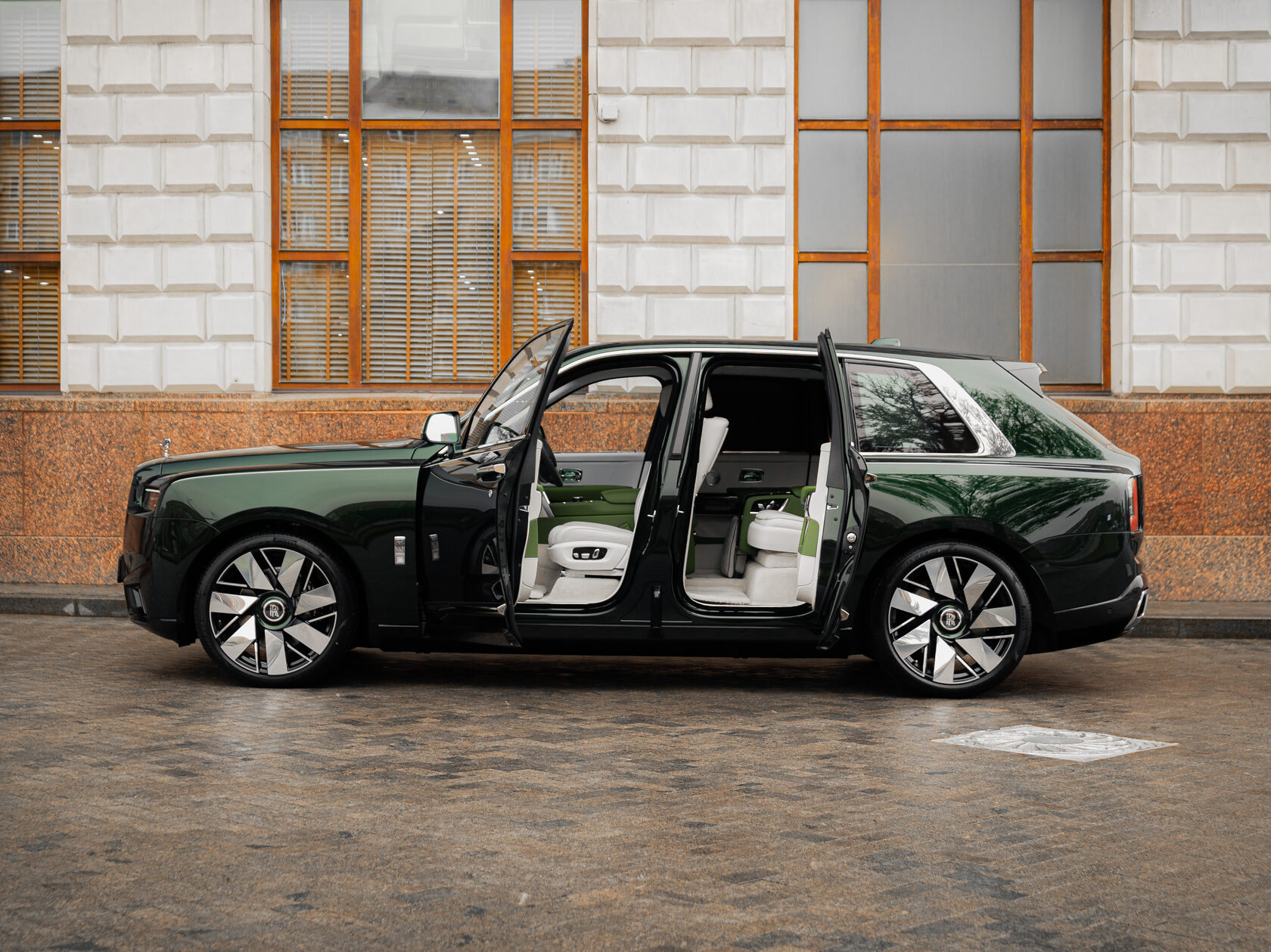 Rolls-Royce II Dark Emerald  <br>Dark Emerald 