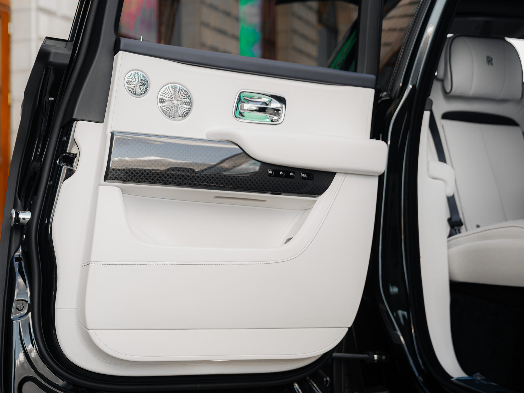 Rolls-Royce Cullinan Black Badge II 2025 год <br>Черный 