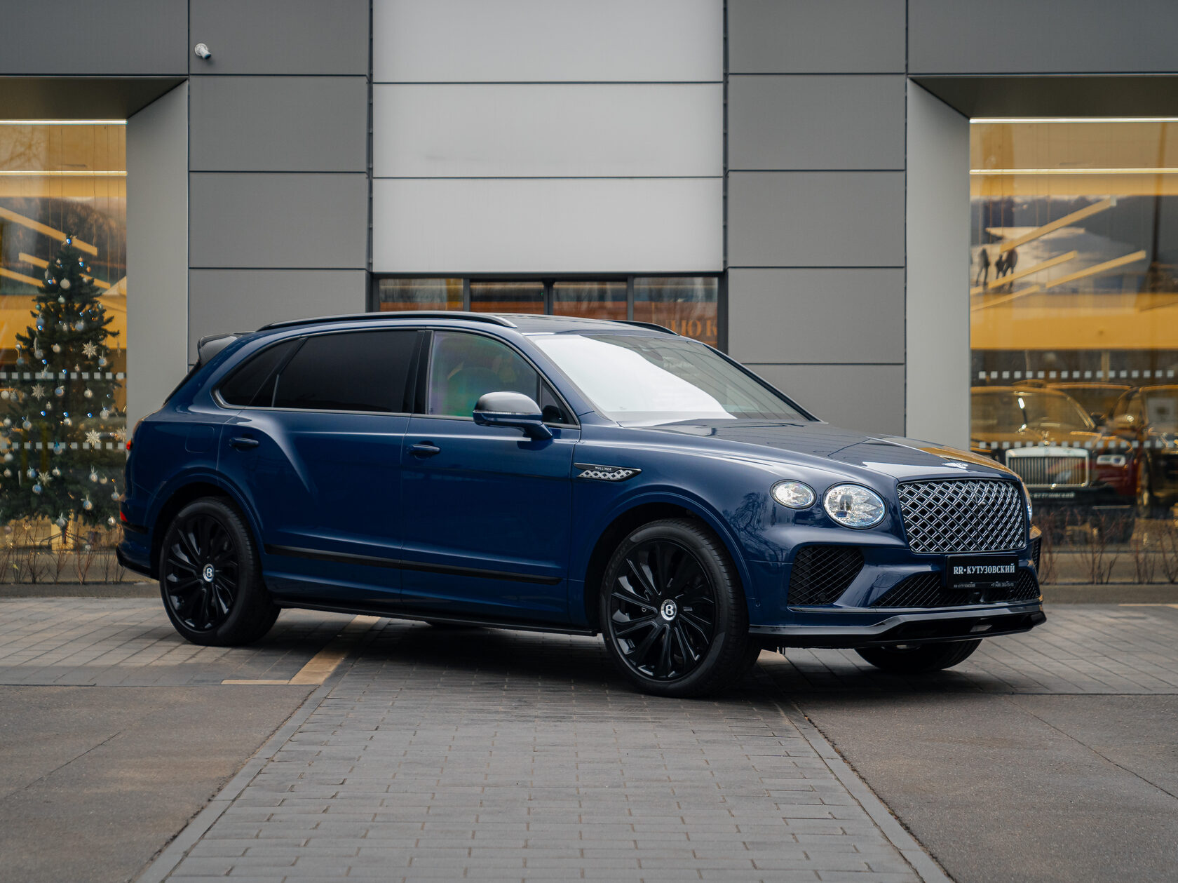 Rolls-Royce Bentayga EWB I Рестайлинг  <br>Синий