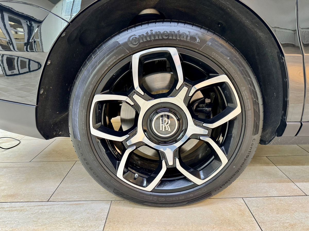 Rolls-Royce Cullinan  <br>Черный