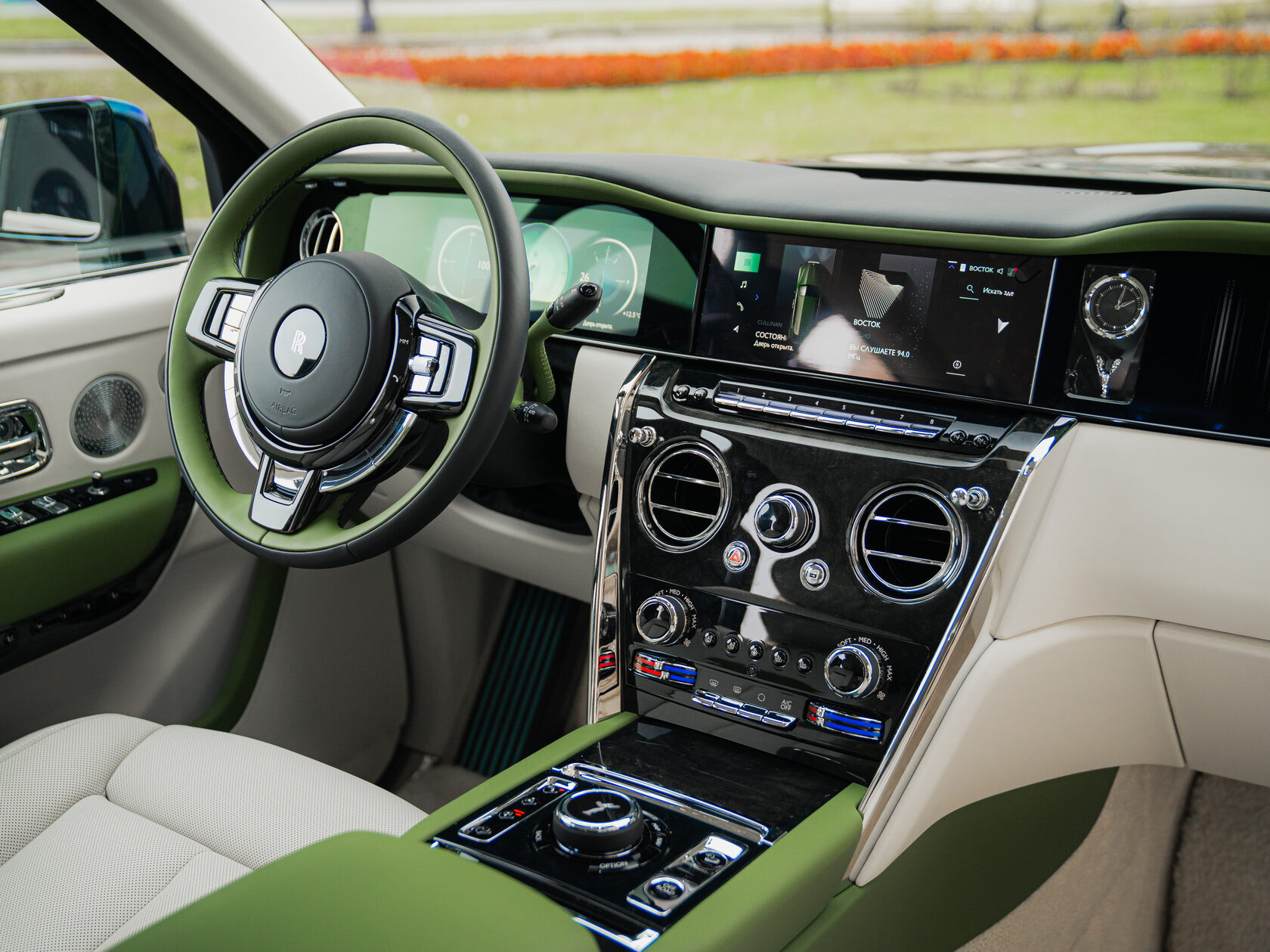 Rolls-Royce II Dark Emerald  <br>Dark Emerald 