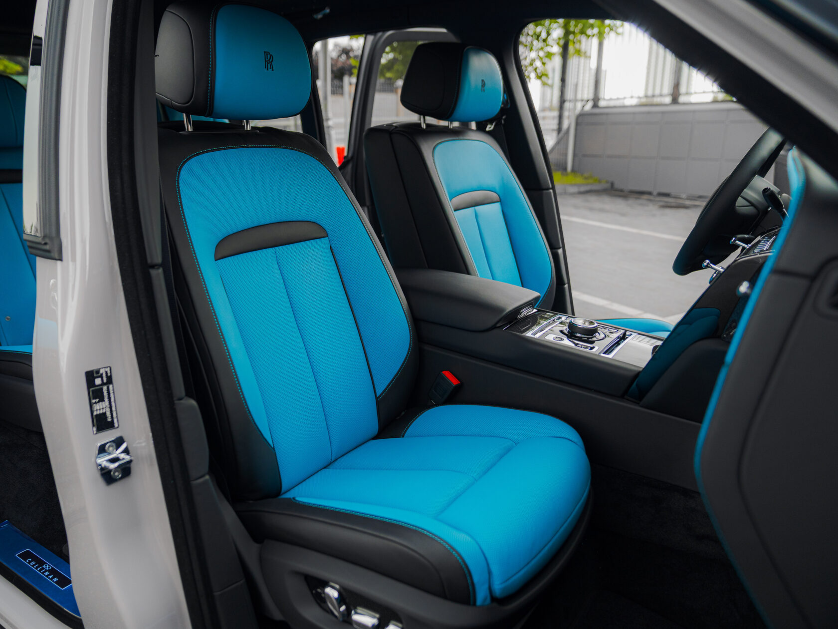 Rolls-Royce Cullinan Black Badge II  <br>Tempest Grey