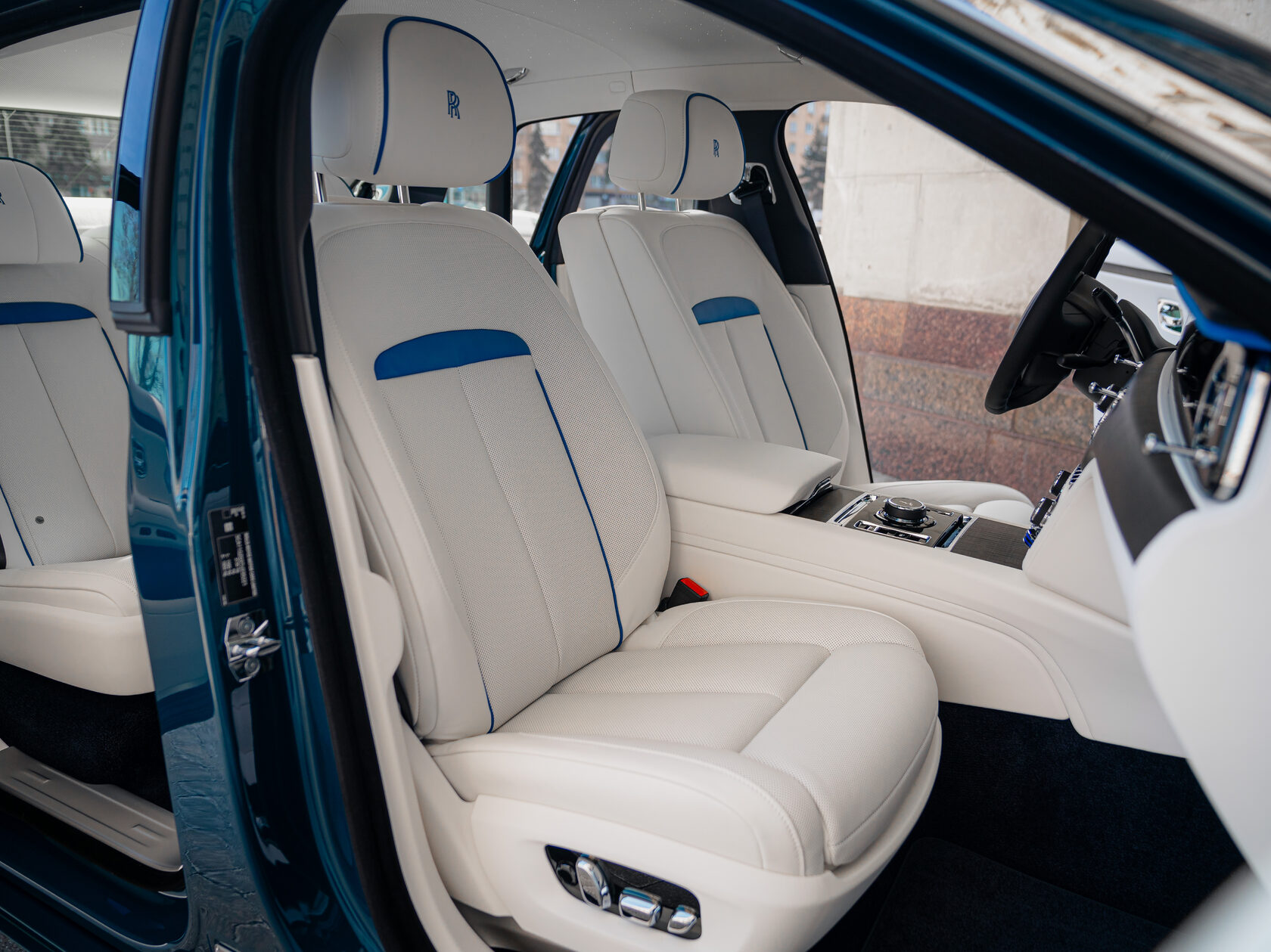 Rolls-Royce Ghost Series II  <br>Mustique Blue 