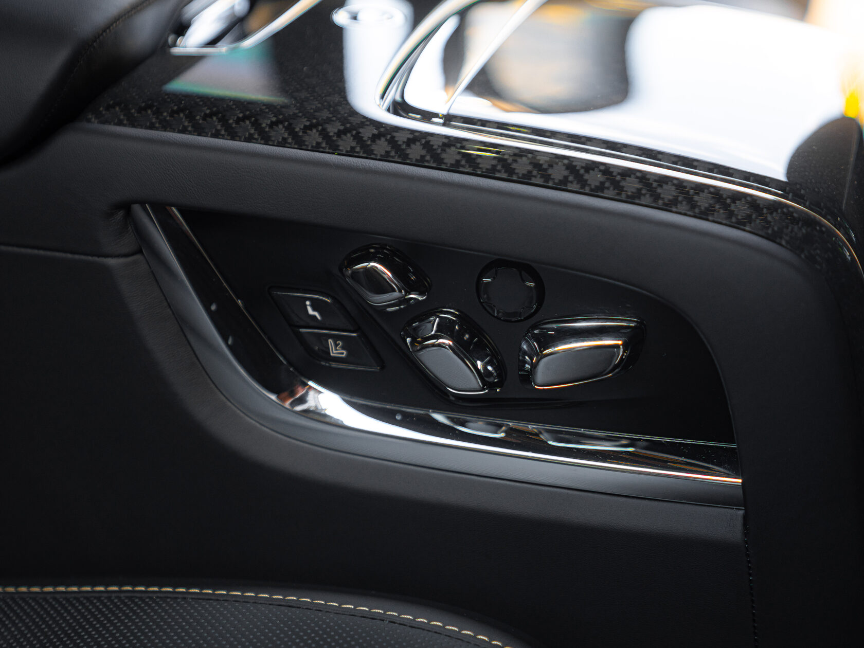 Rolls-Royce Cullinan Black Badge II  <br>Трюфель