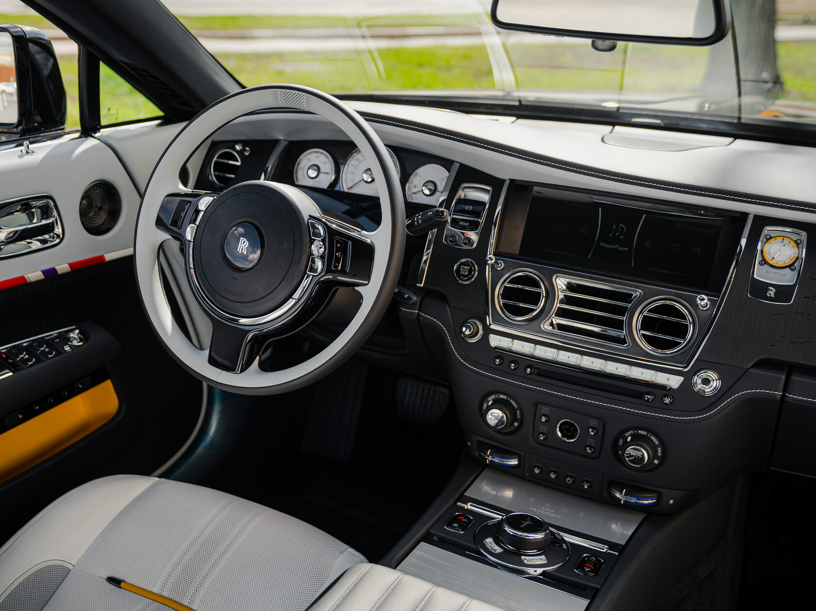 Rolls-Royce Wraith Black Badge Landspeed Collection  <br>Черный/ Небесноголубой