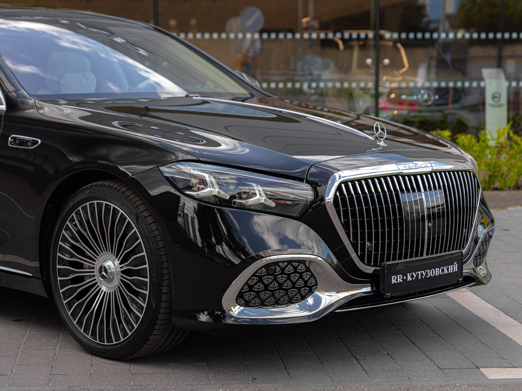 Rolls-Royce Maybach S 580 II  <br>черный обсидиан с покрытием металлик 