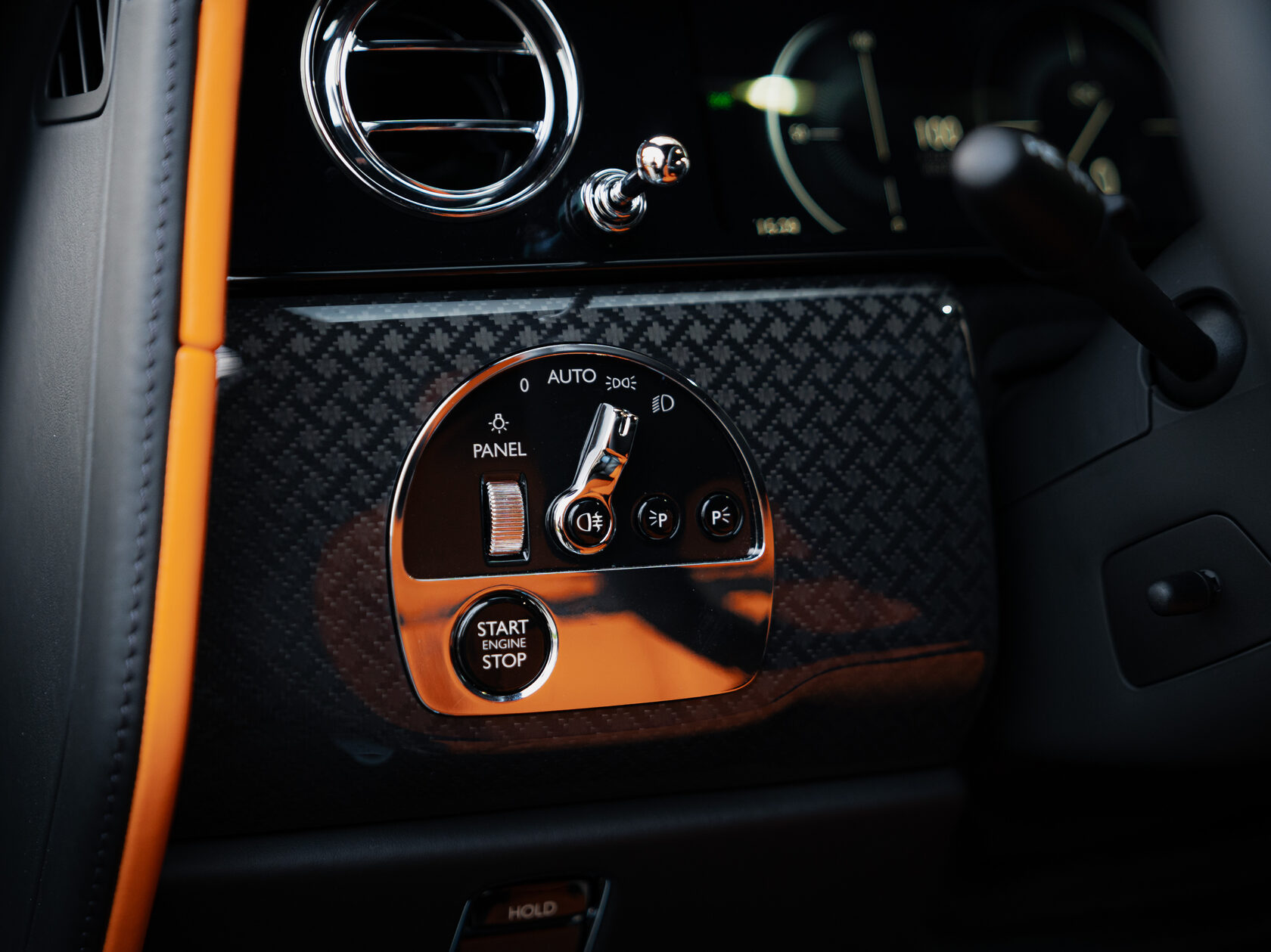 Rolls-Royce Cullinan Black Badge II  <br>Черный 