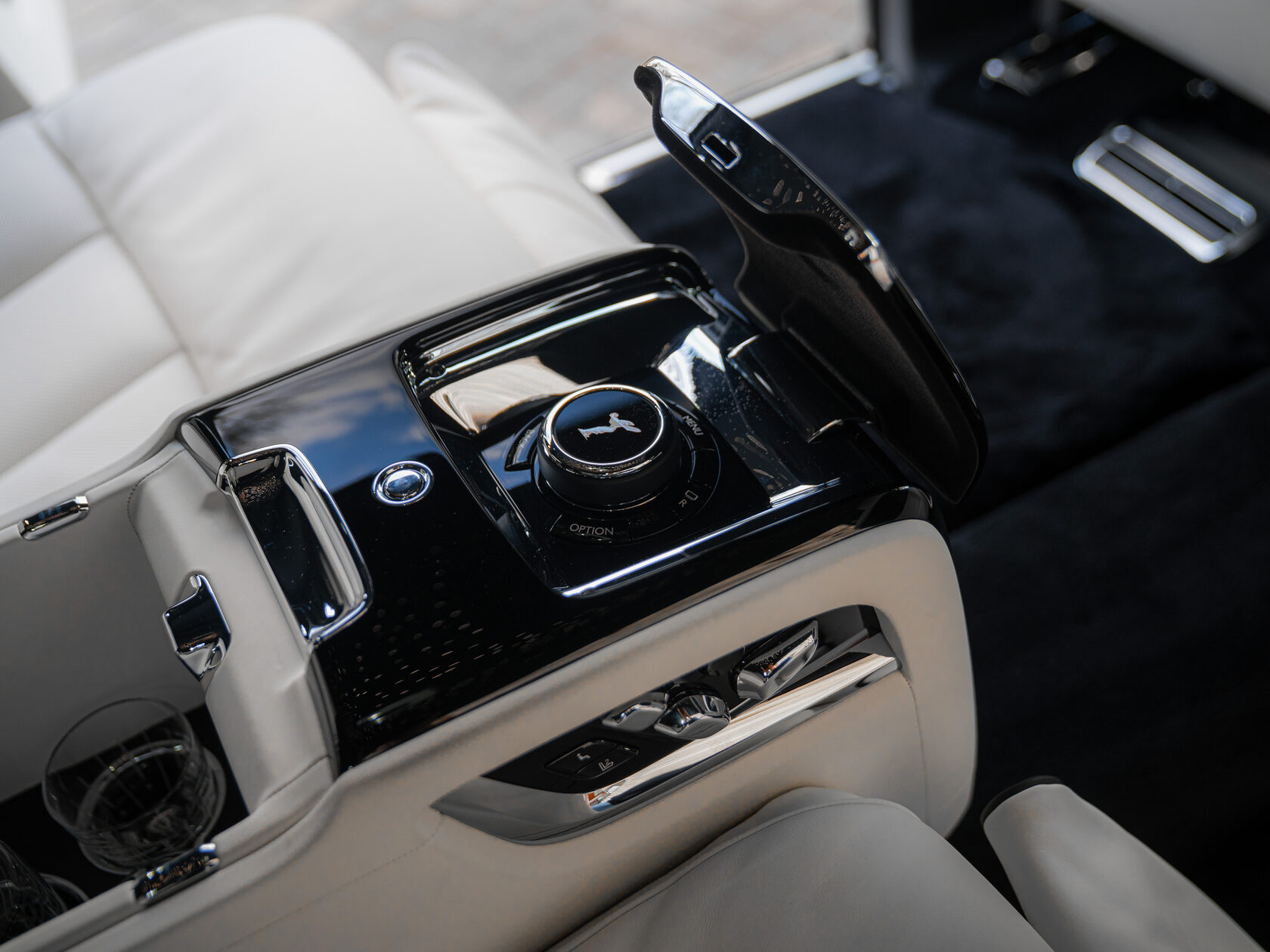 Rolls-Royce Phantom Extended  <br>Black Diamond 