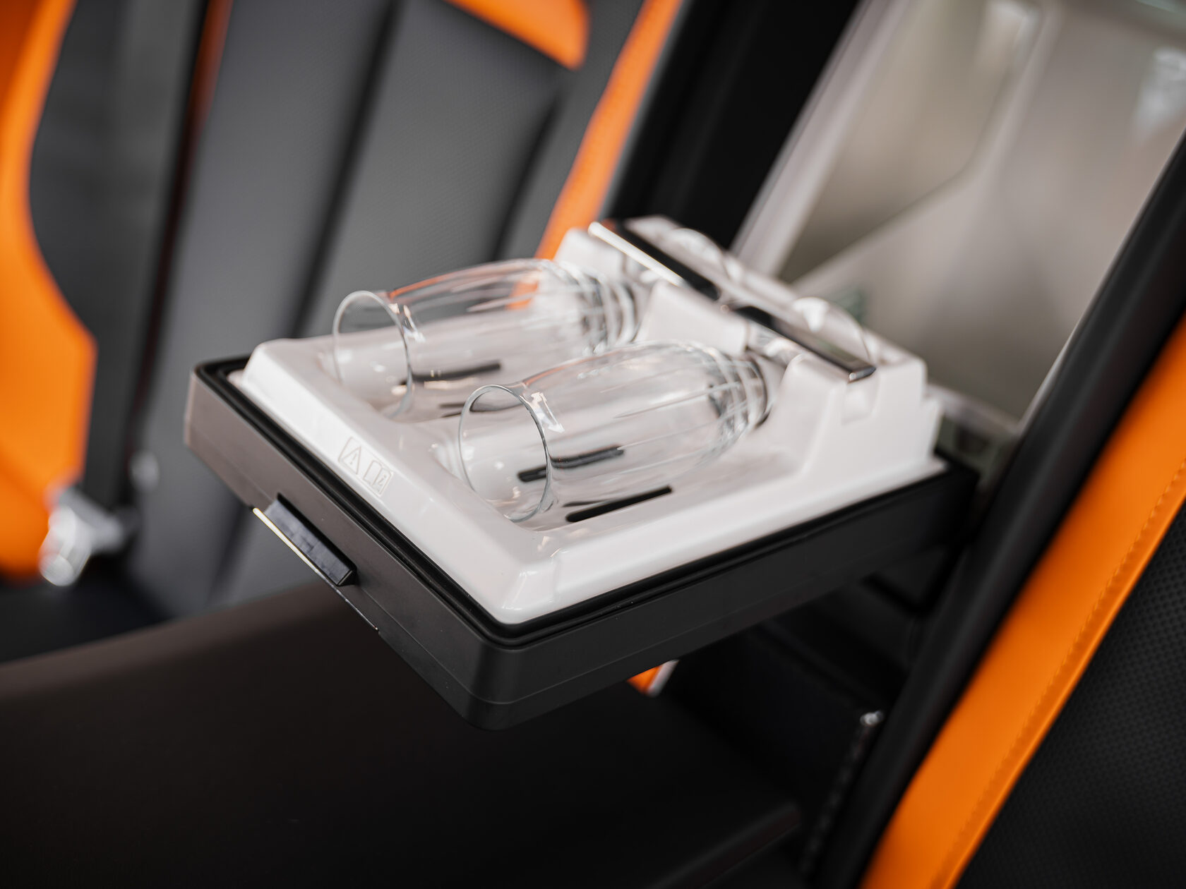 Rolls-Royce Cullinan Black Badge II  <br>Черный 