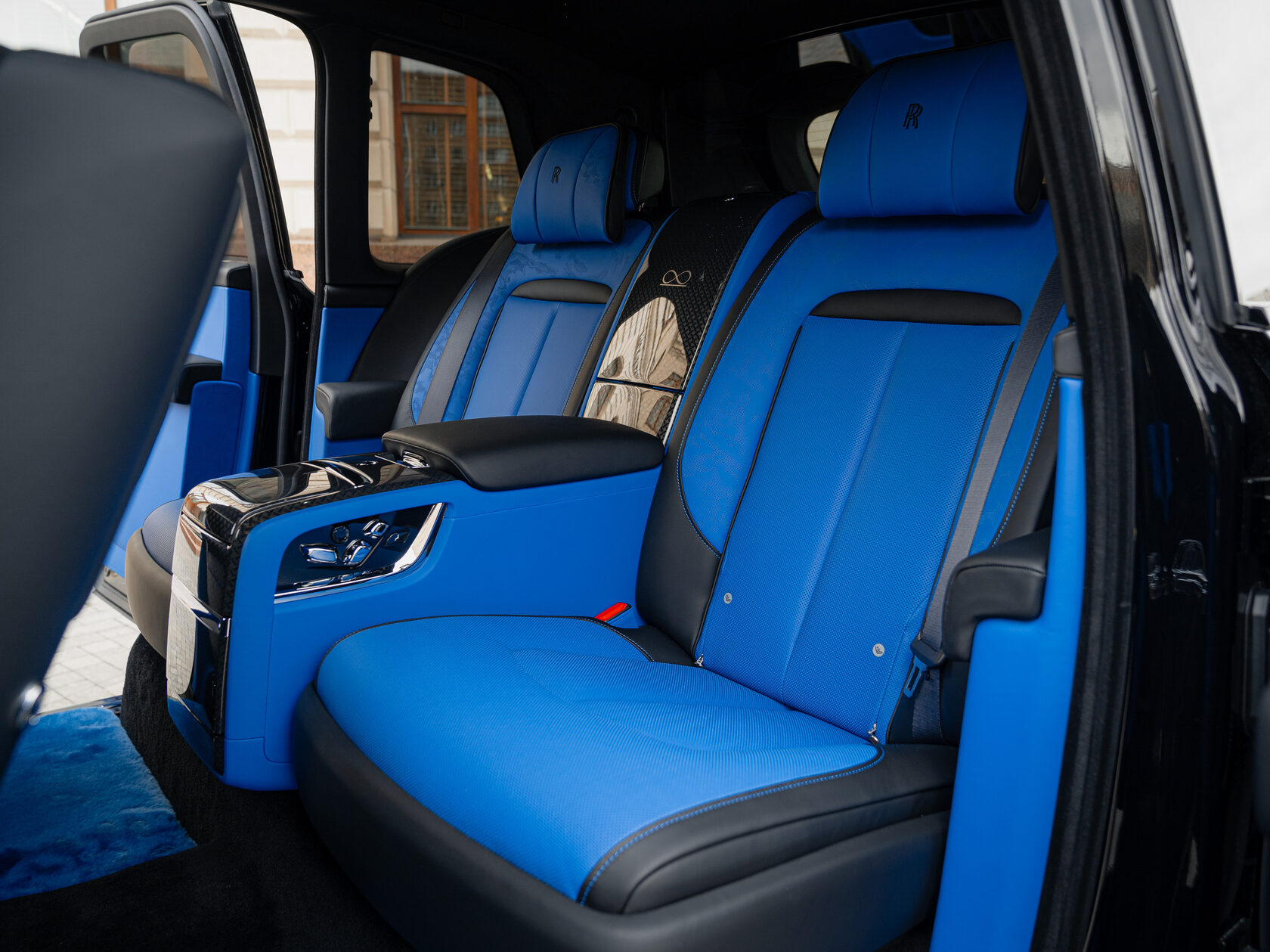 Rolls-Royce Cullinan Black Badge II  <br>Black