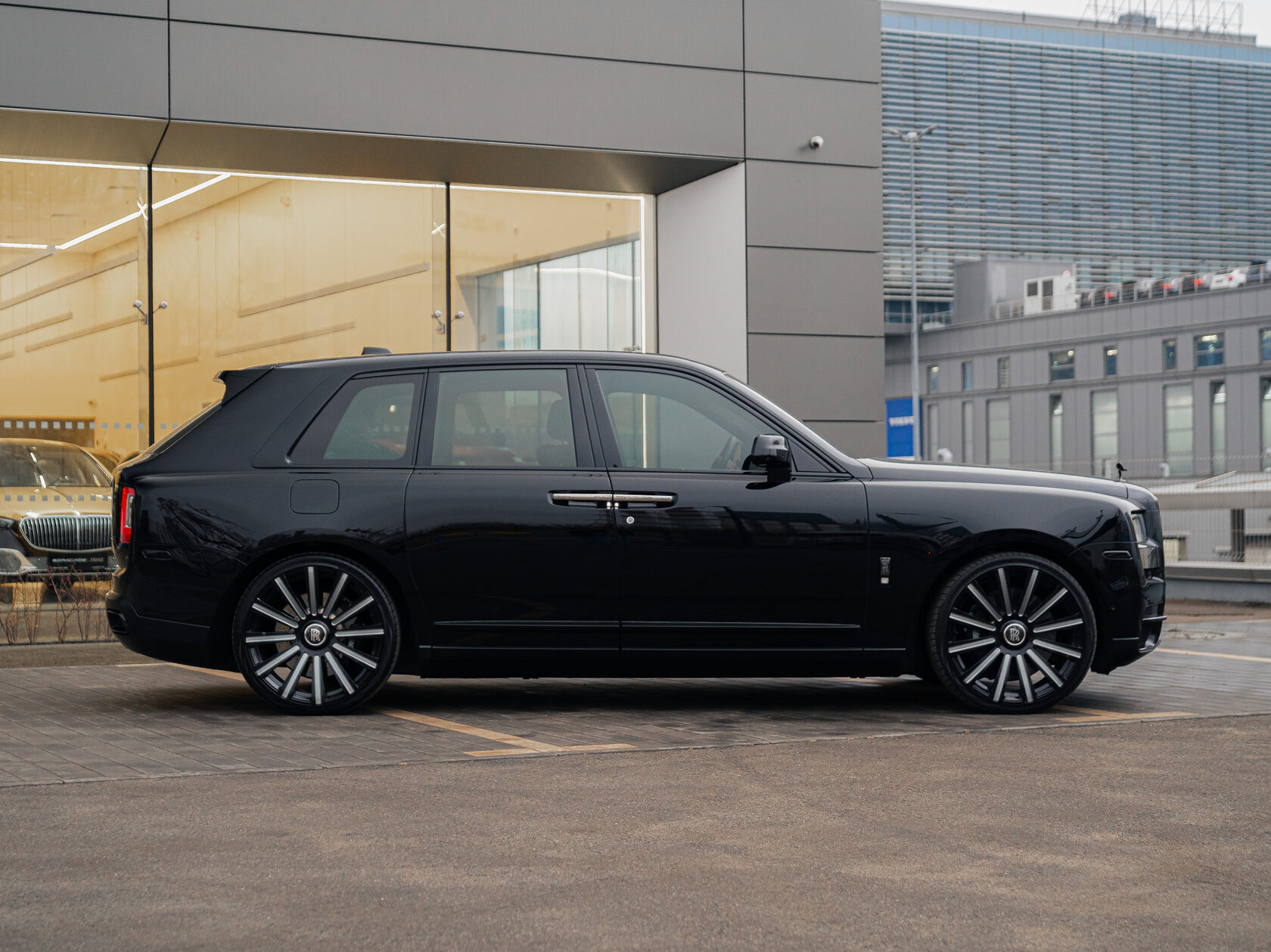 Rolls-Royce Cullinan Black Badge I 2025 год <br>Black Diamond 