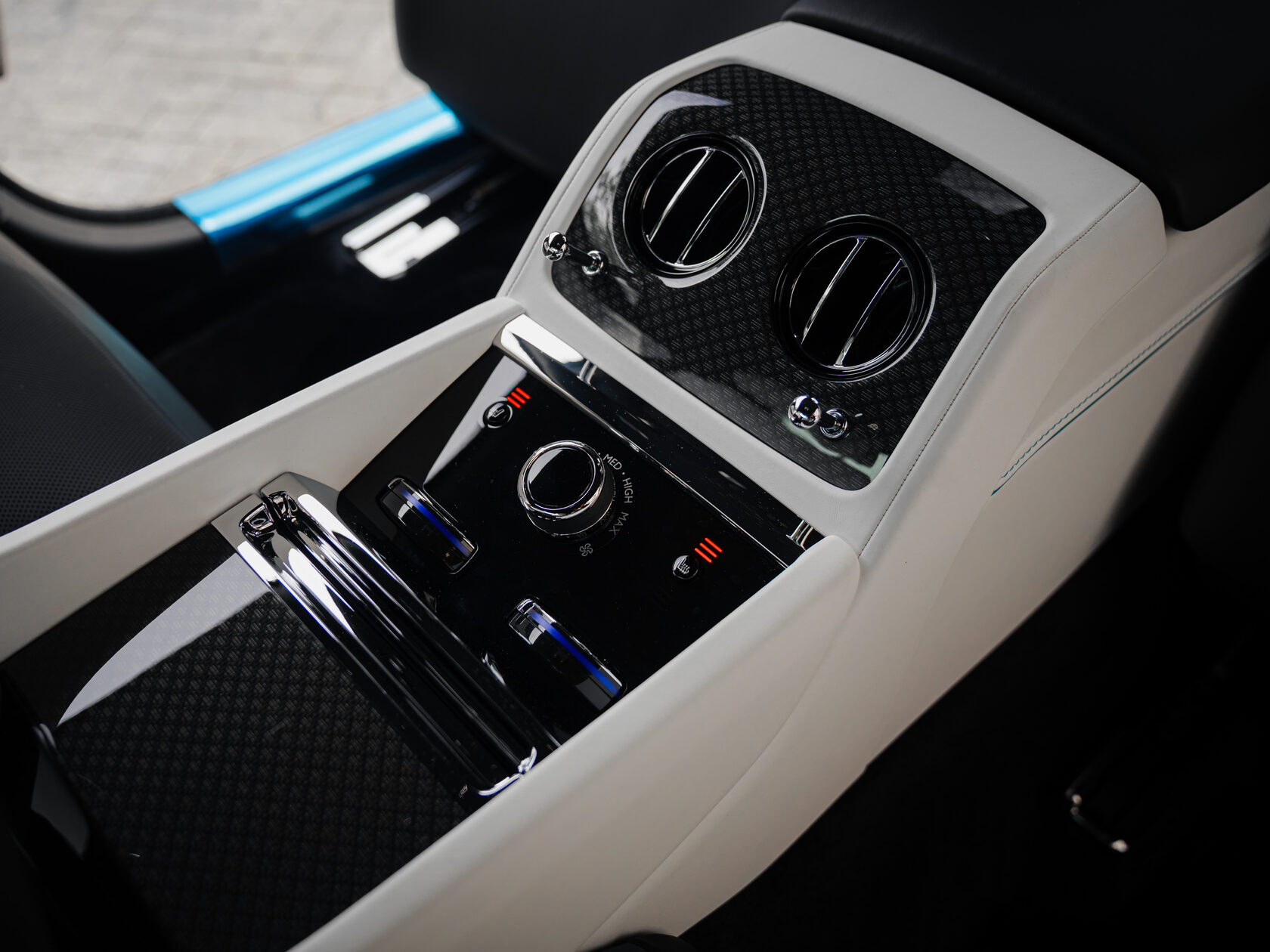 Rolls-Royce Black Badge Spectre  <br>Не указано