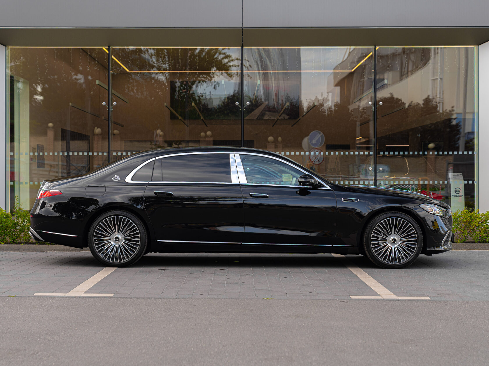 Rolls-Royce Maybach S 580 II  <br>черный обсидиан с покрытием металлик 