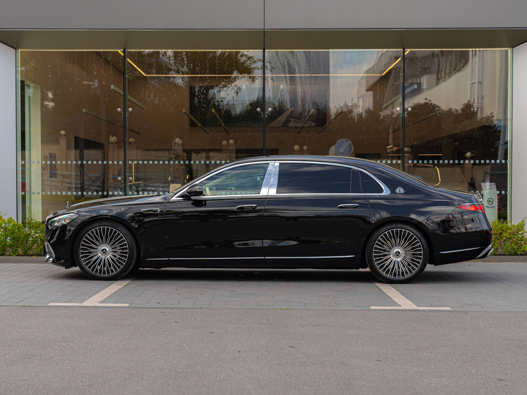Rolls-Royce Maybach S 580 II  <br>черный обсидиан с покрытием металлик 