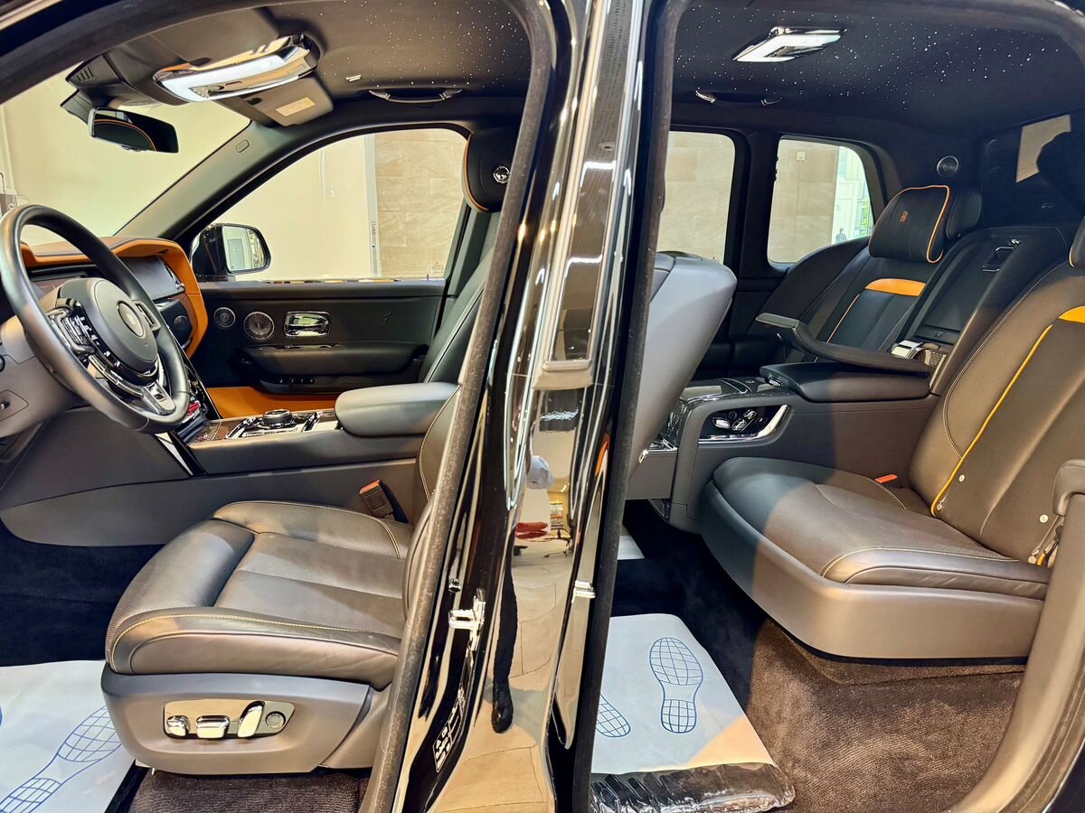 Rolls-Royce Cullinan  <br>Черный