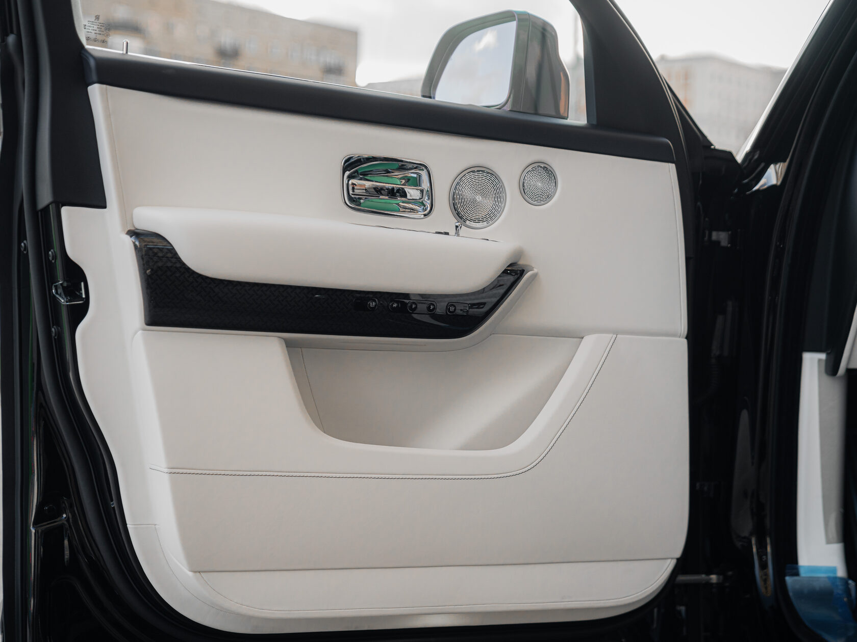 Rolls-Royce Cullinan Black Badge II 2025 год <br>Черный 