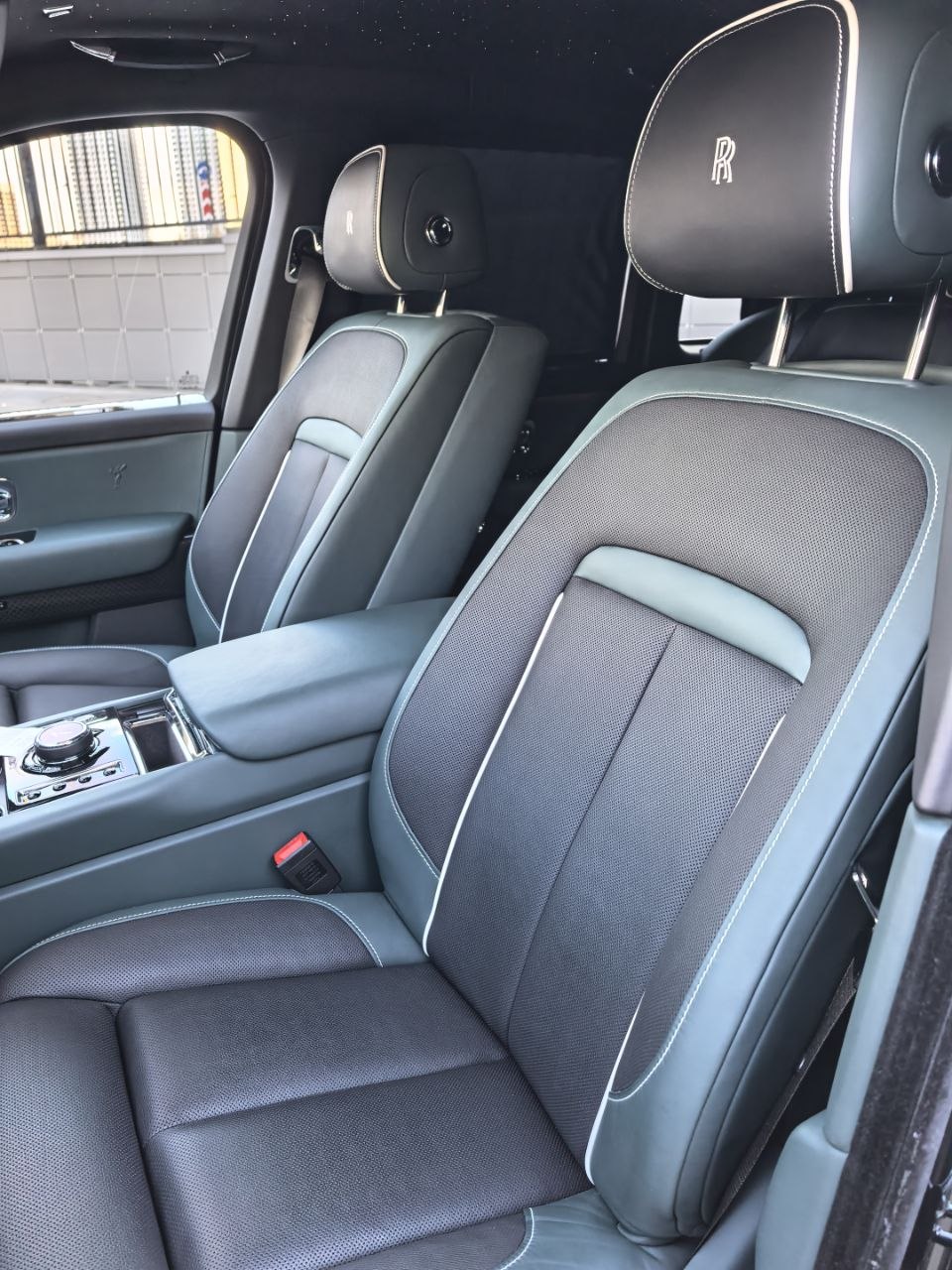 Rolls-Royce Cullinan Black Badge I 2025 год <br>Dark Emerald 