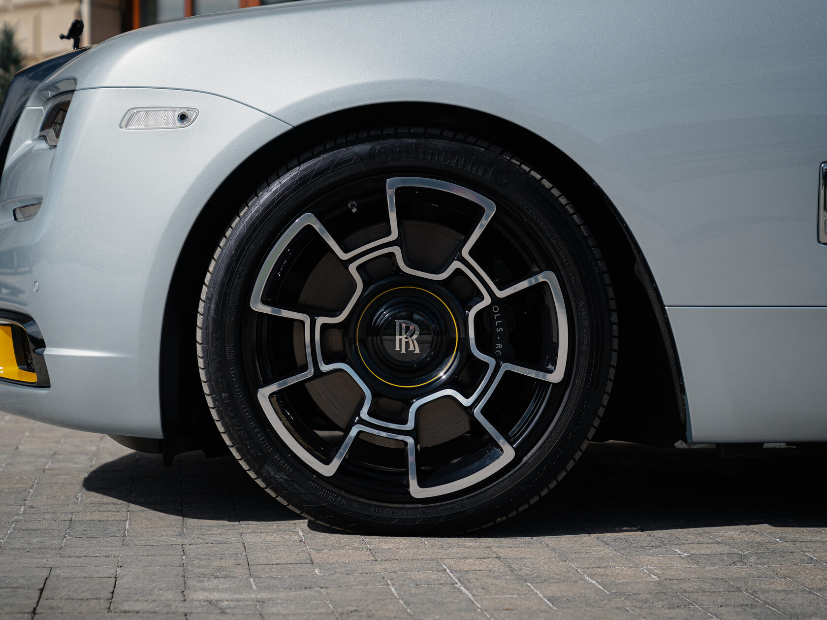 Rolls-Royce Wraith Black Badge Landspeed Collection  <br>Черный/ Небесноголубой