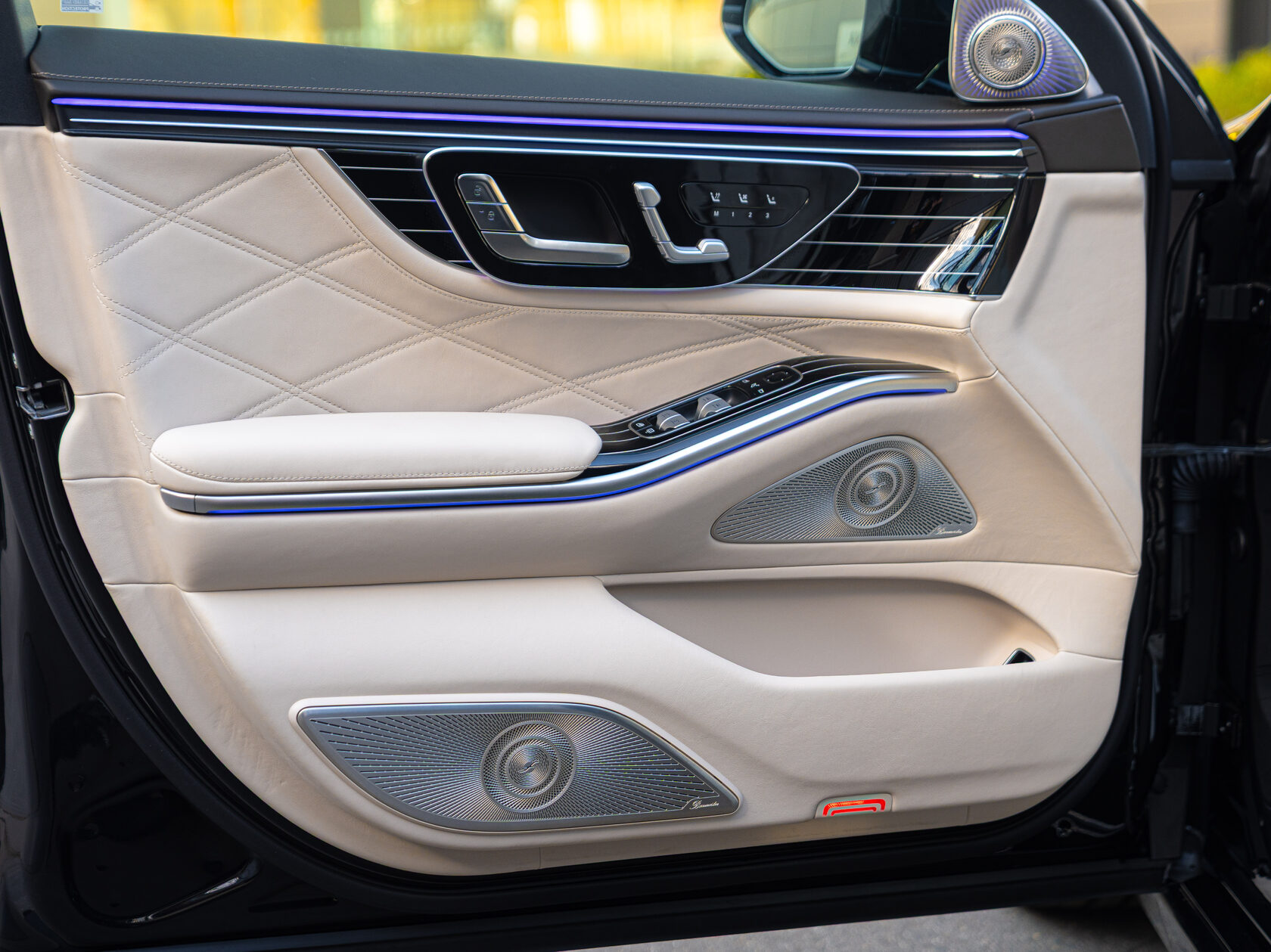 Rolls-Royce Maybach S 580 II  <br>черный обсидиан с покрытием металлик 